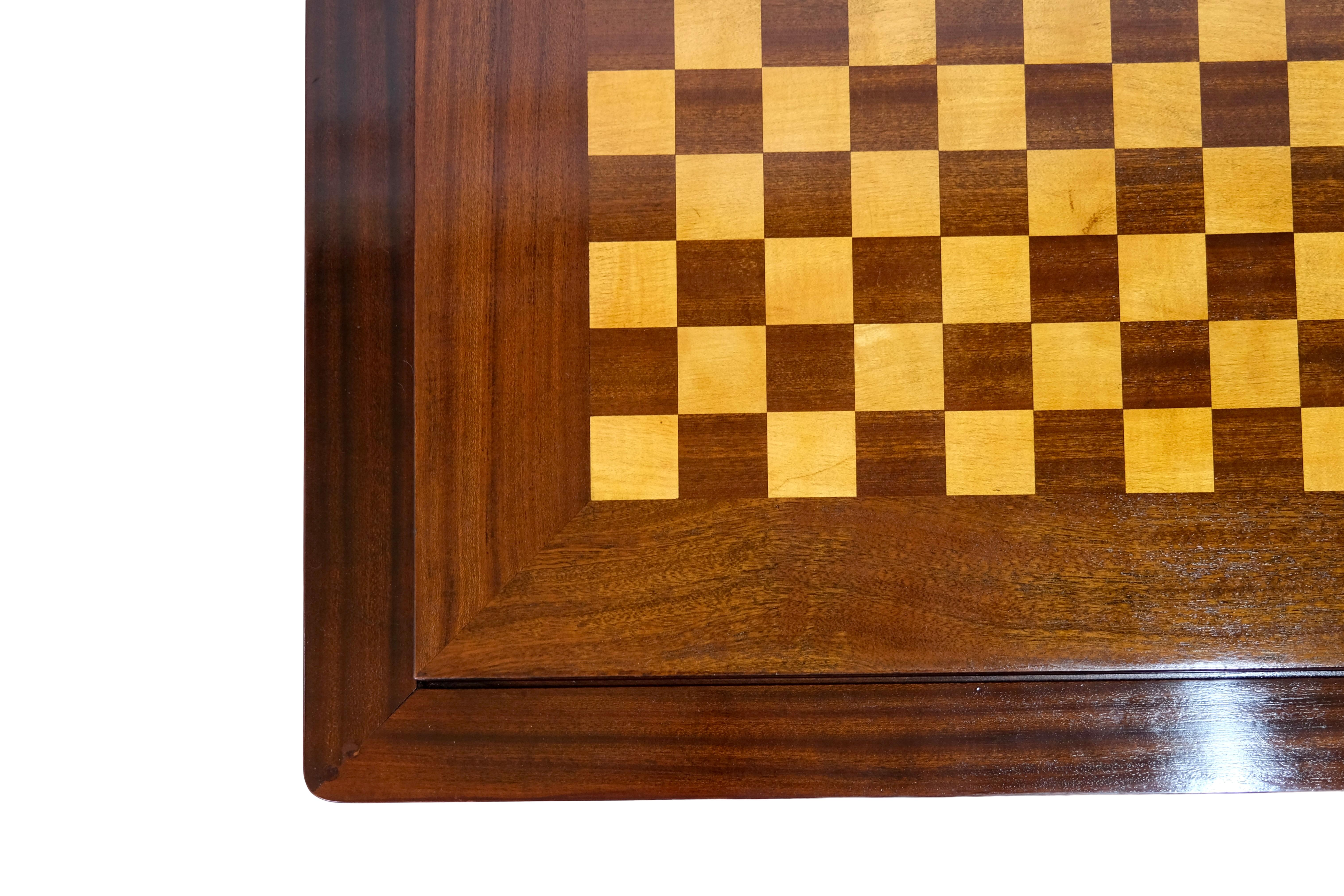 Mid-20th Century Shellac Hand Polished Art Deco Game Table with Chess Board and Green Felt
