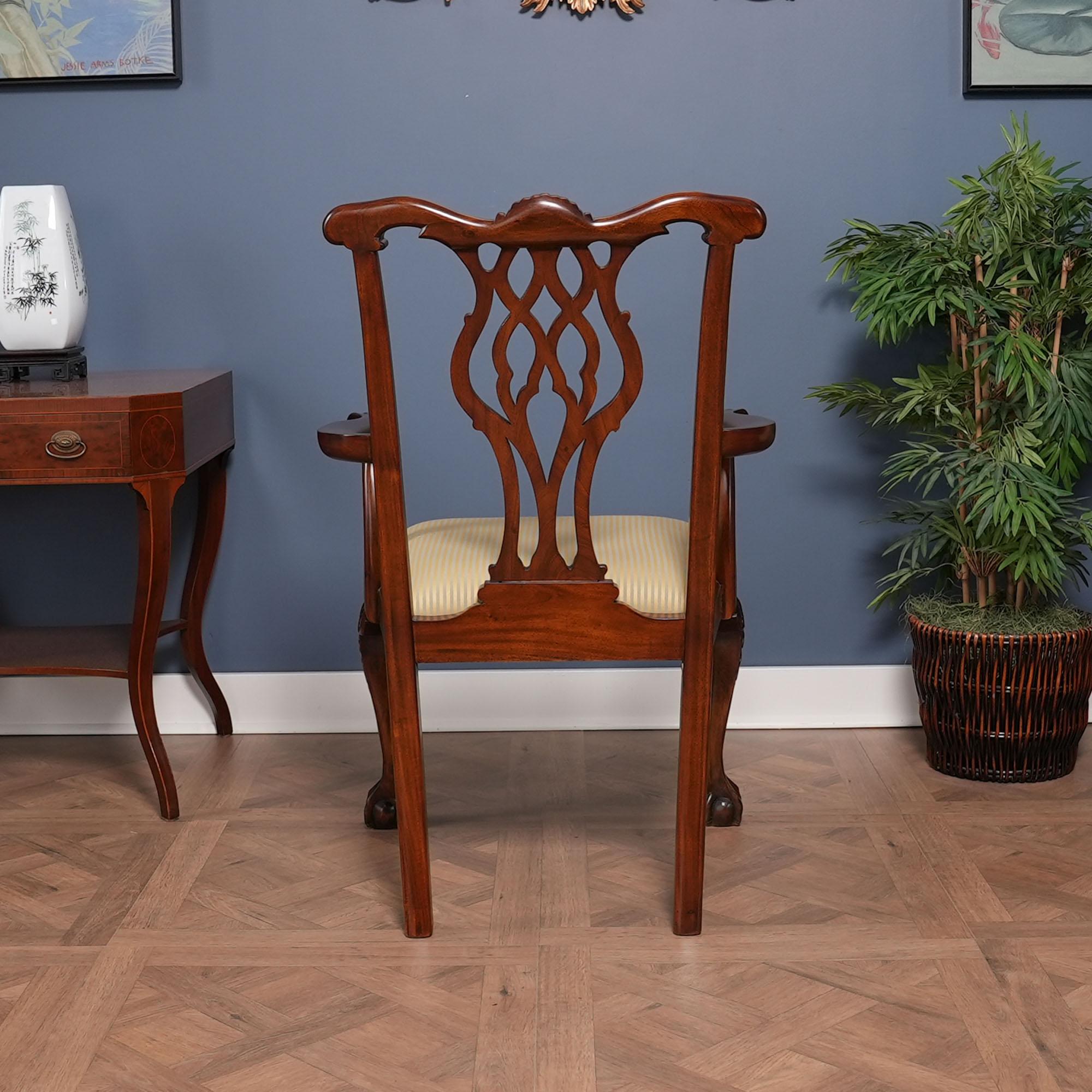 Intagliato a mano Sedie da pranzo in mogano Shellback, set da 10 in vendita