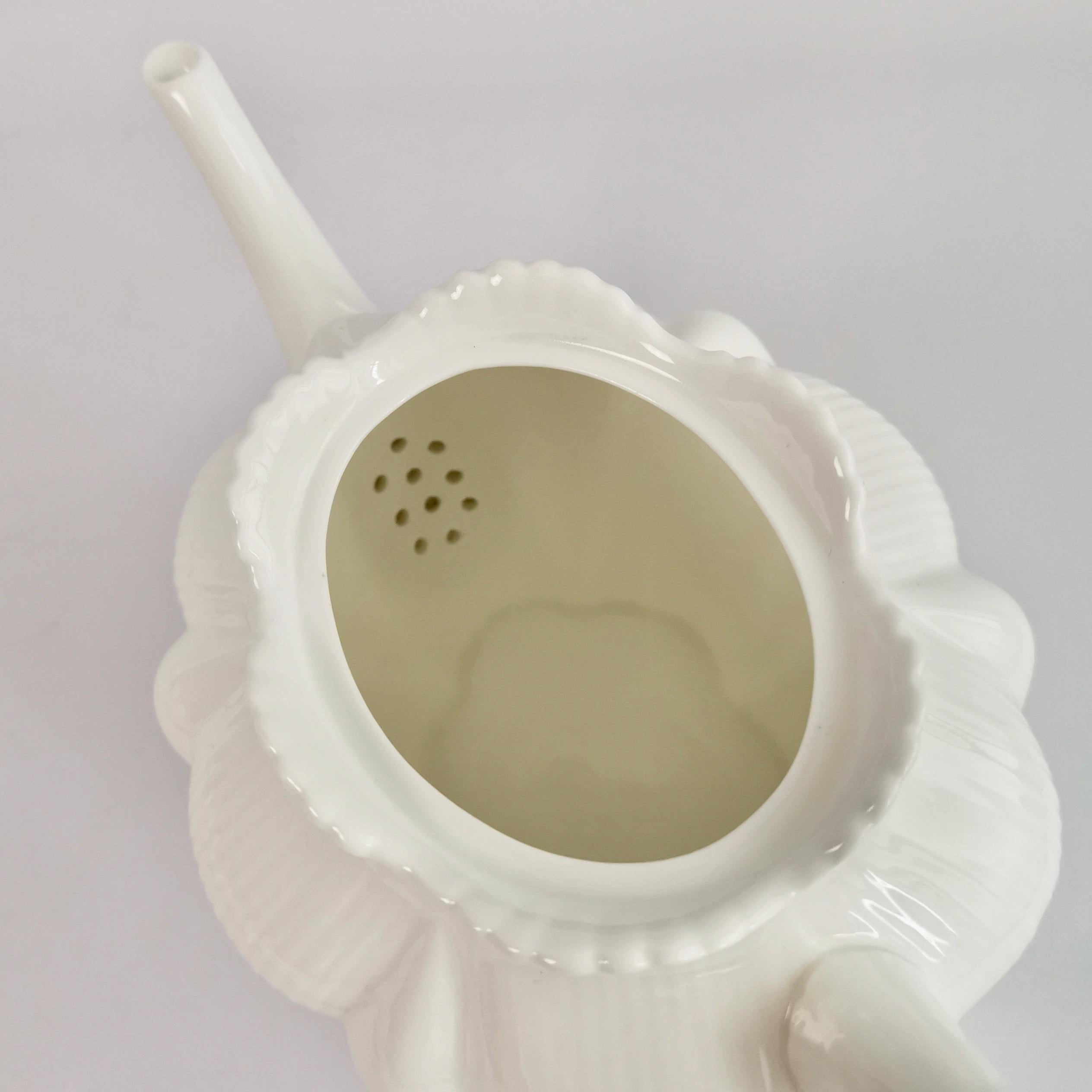 English Shelley Dainty White Porcelain Tea Service for Six, Early 20th C