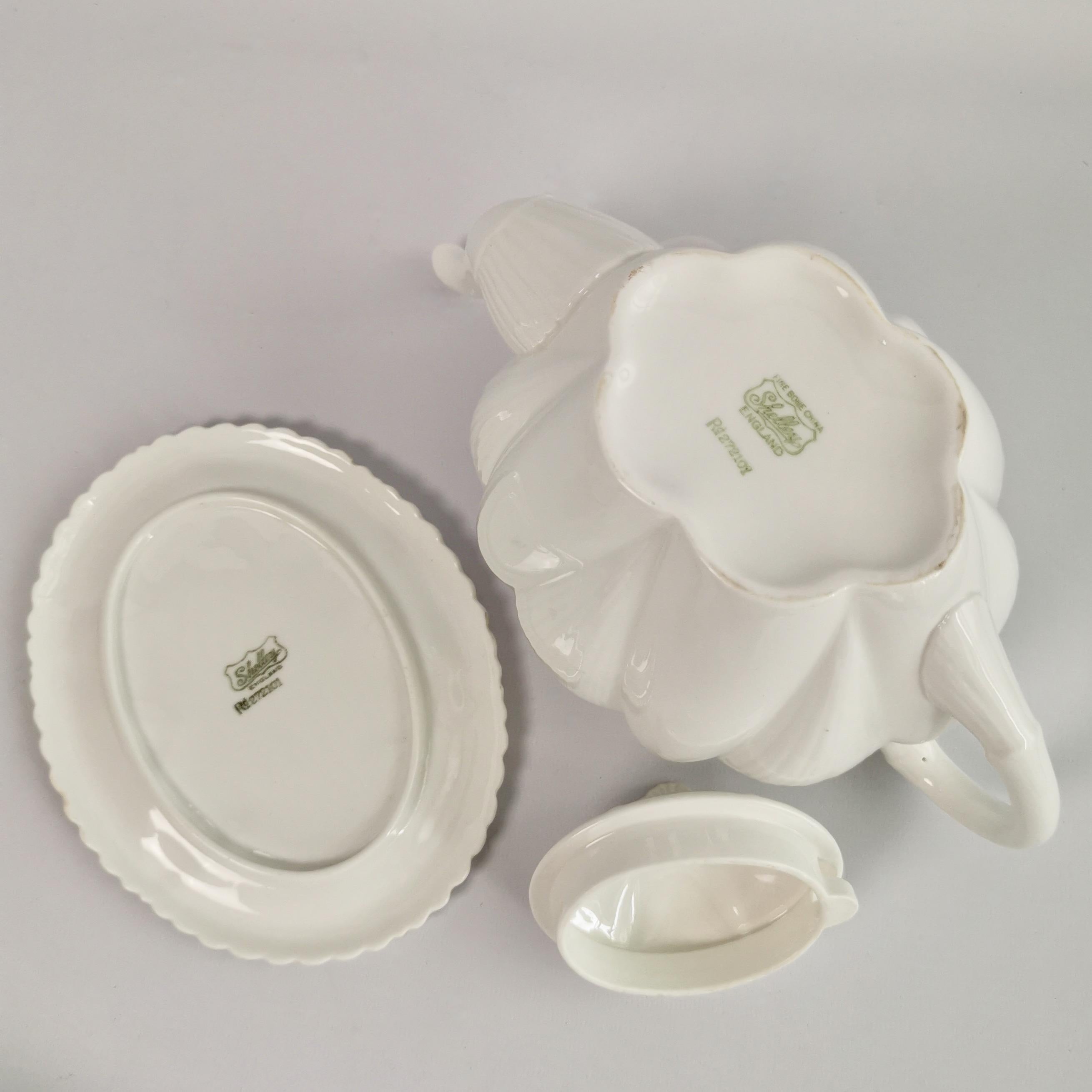 Shelley Dainty White Porcelain Tea Service for Six, Early 20th C In Good Condition In London, GB