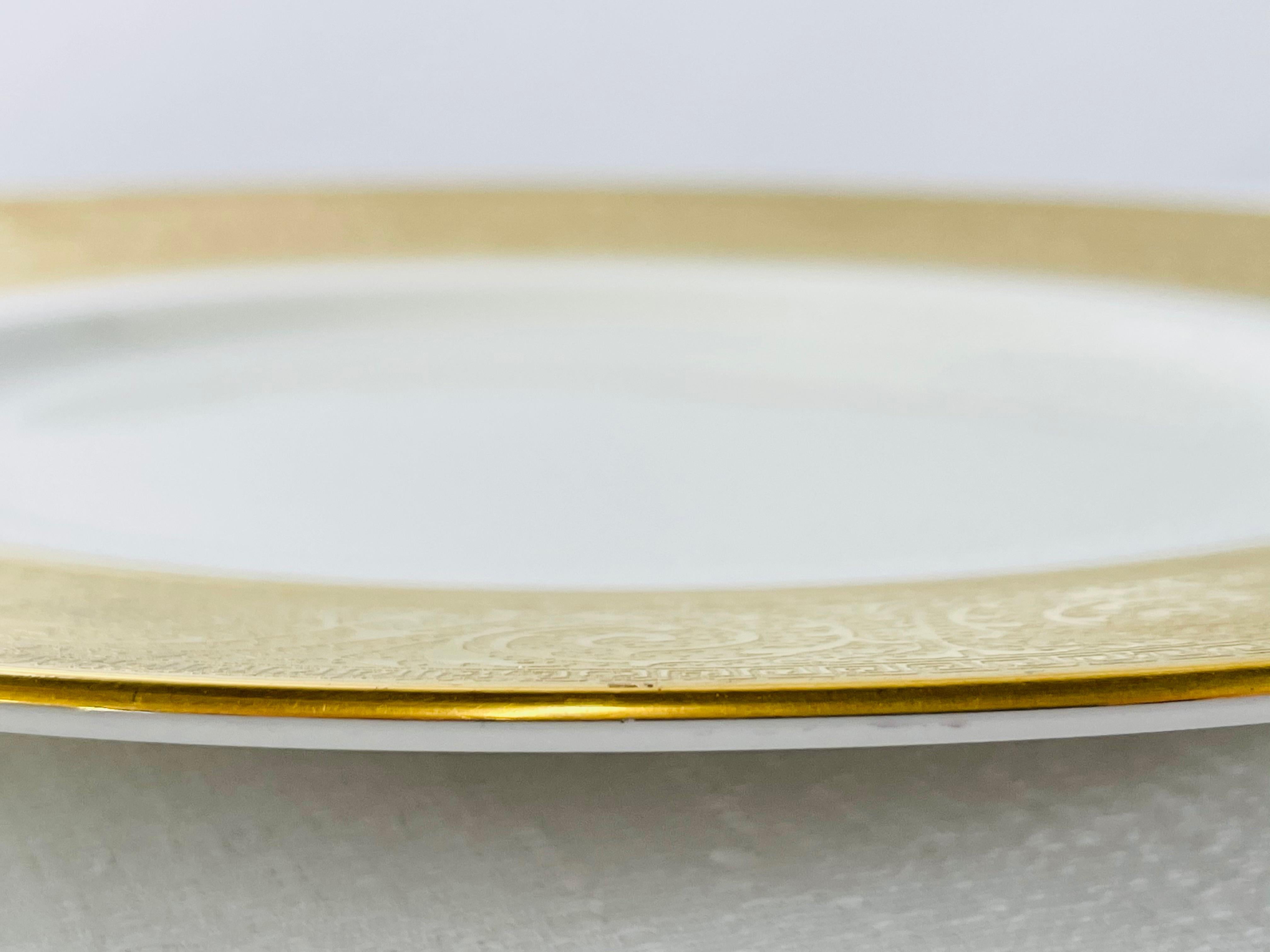 Shelley Dining Plates with Gold Trim, Set of 12 In Good Condition In Plainview, NY