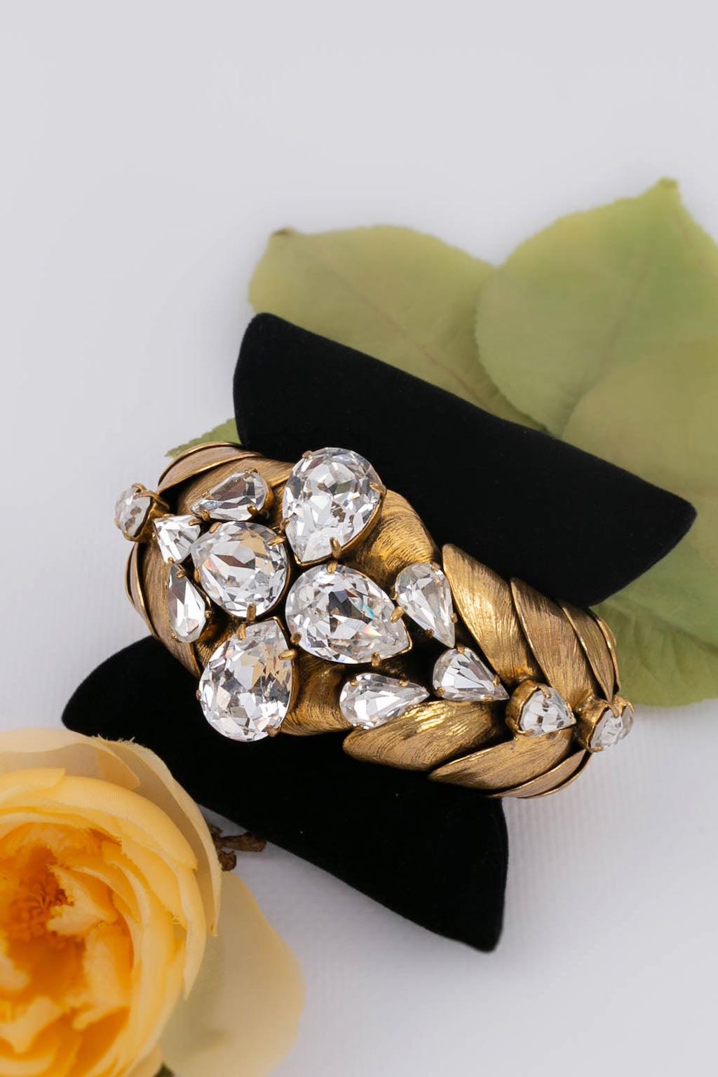 Shells and Rhinestones Bracelet in Golden Metal For Sale 7