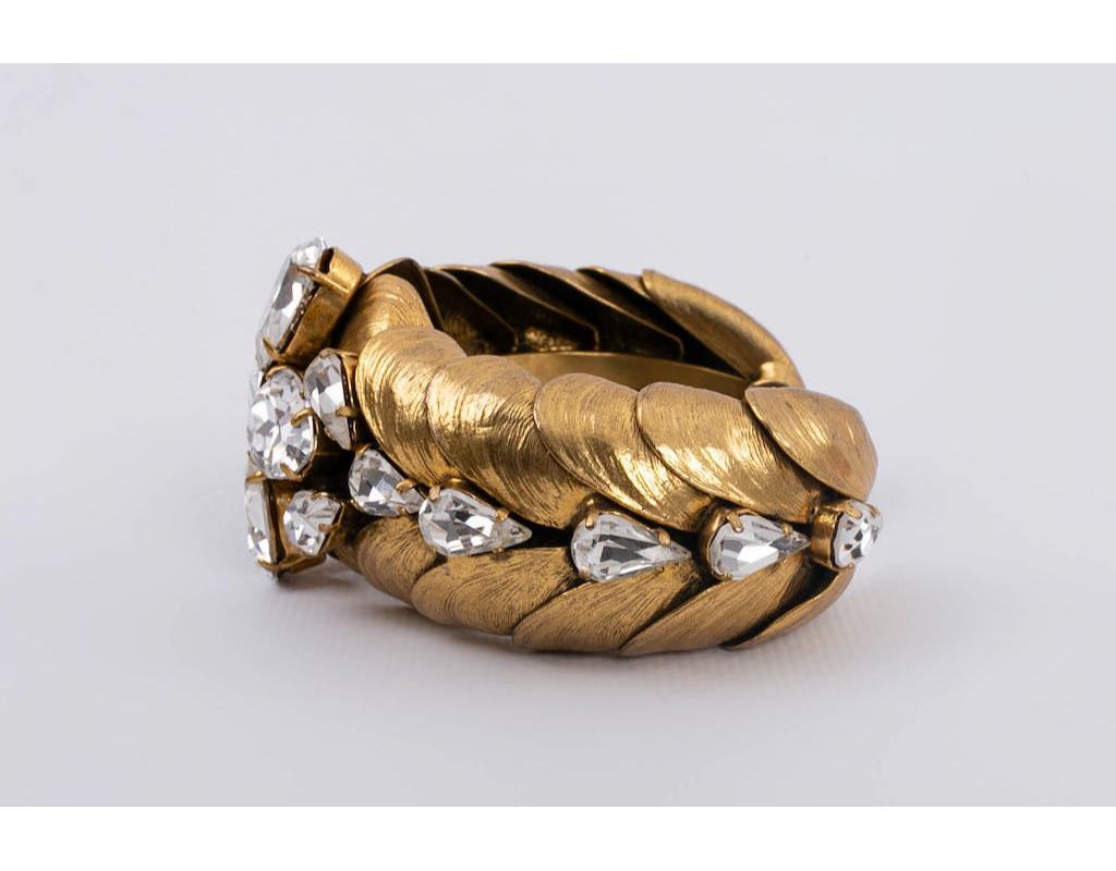 Shells and Rhinestones Bracelet in Golden Metal In Excellent Condition For Sale In SAINT-OUEN-SUR-SEINE, FR
