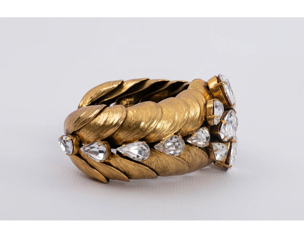 Shells and Rhinestones Bracelet in Golden Metal For Sale 1