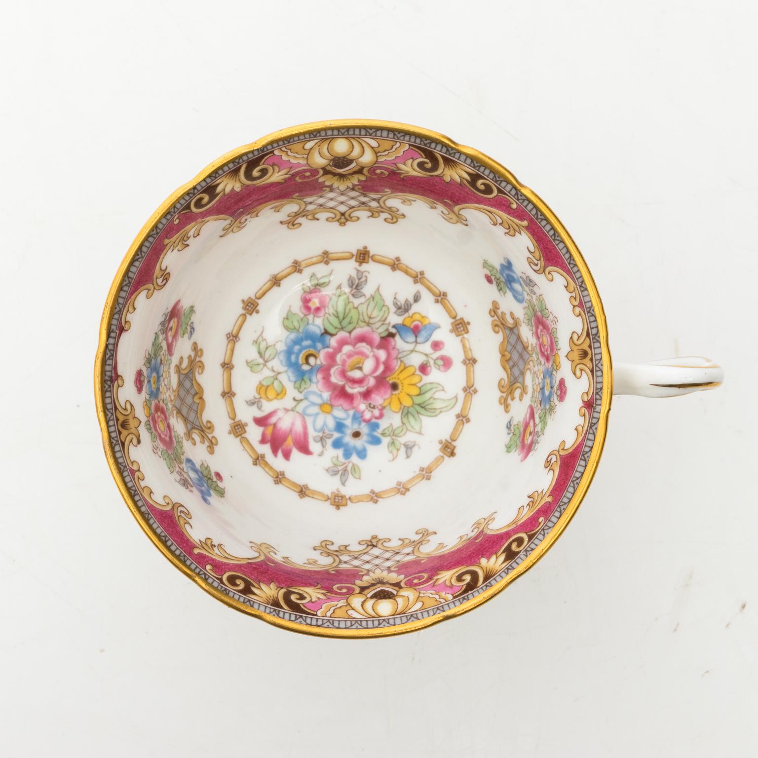 20th Century Shelly Sheraton Pattern English Footed Teacup and Saucer