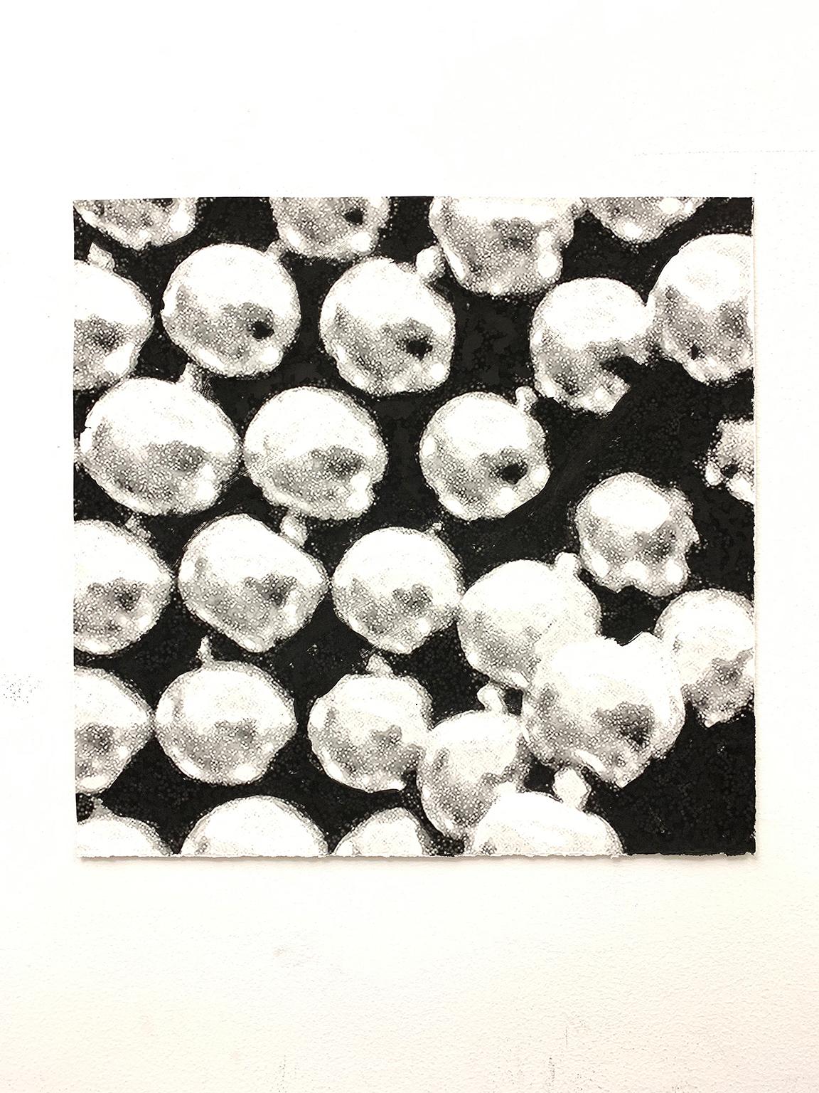 Pearls, 2019, schwarz-weißes handkoloriertes Giclée von Shelter Serra im Angebot 2