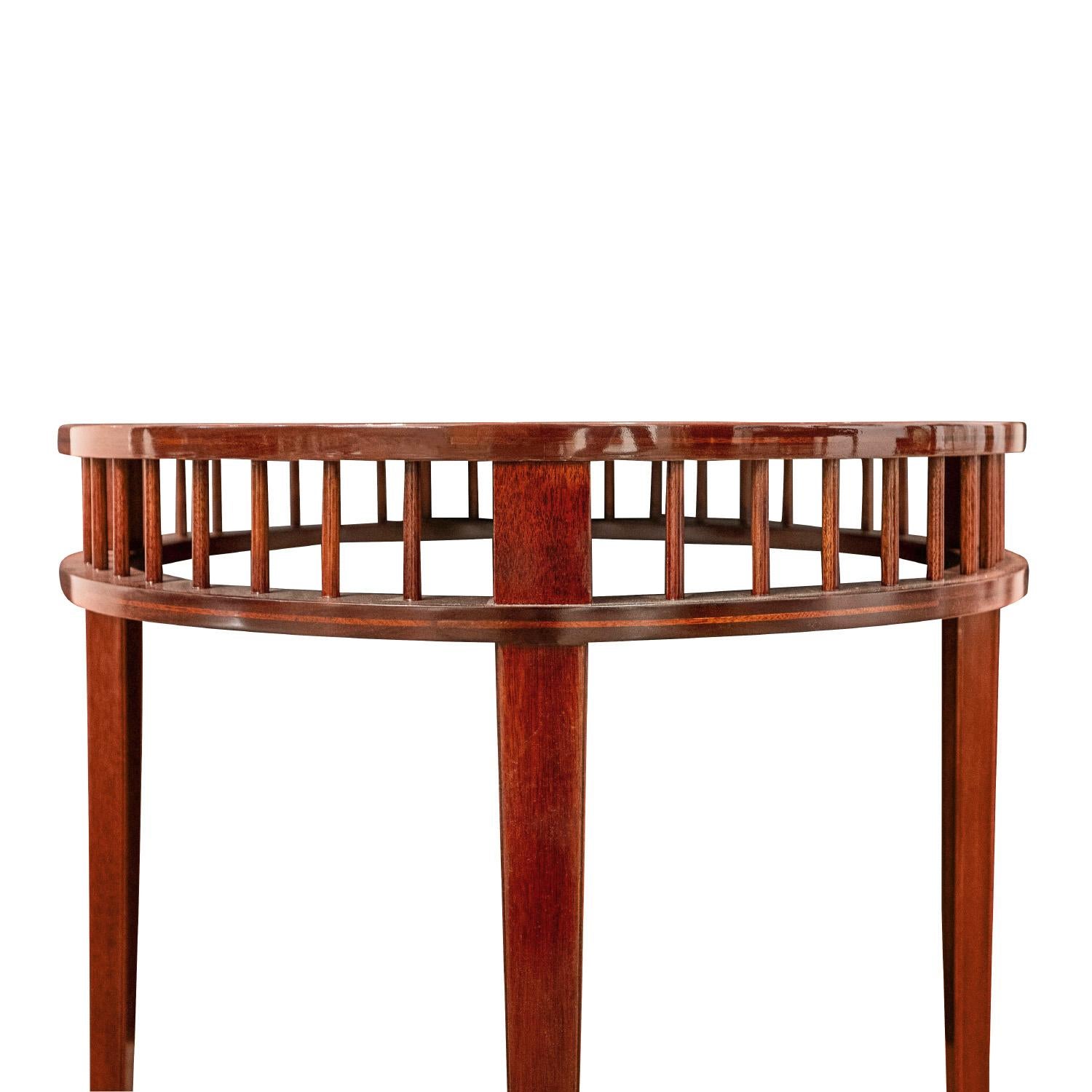 Shelton-Mindel Designed Round Mahogany Side Table 1990s In Excellent Condition In New York, NY