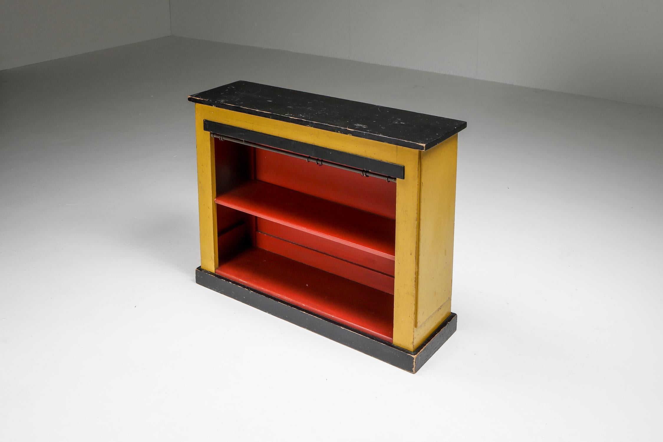 Shelve Cabinet by Dutch Modernist H.Wouda, 1924 In Good Condition In Antwerp, BE