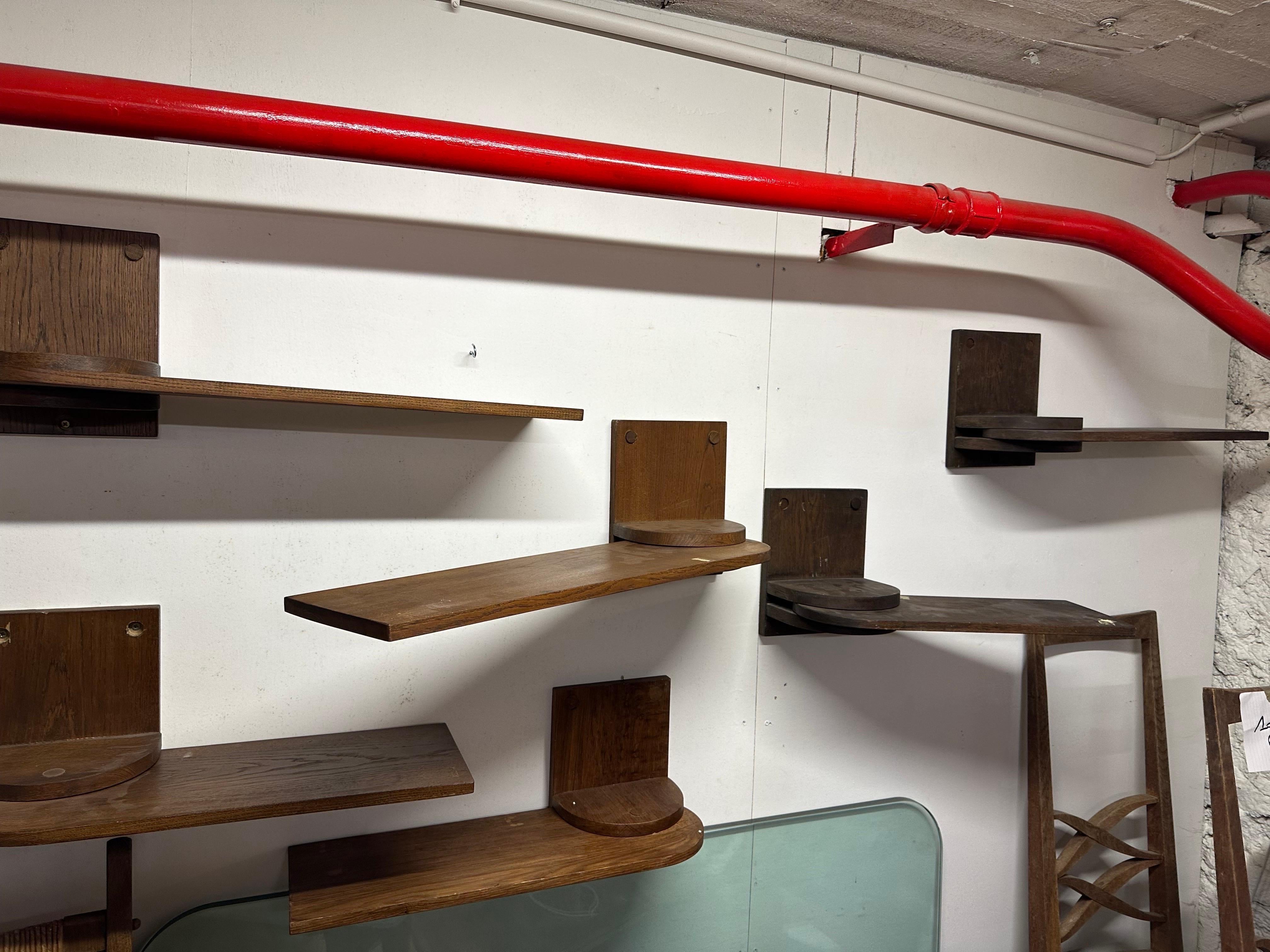 Guillerme et Chambron customs made shelves in oak
one of the king