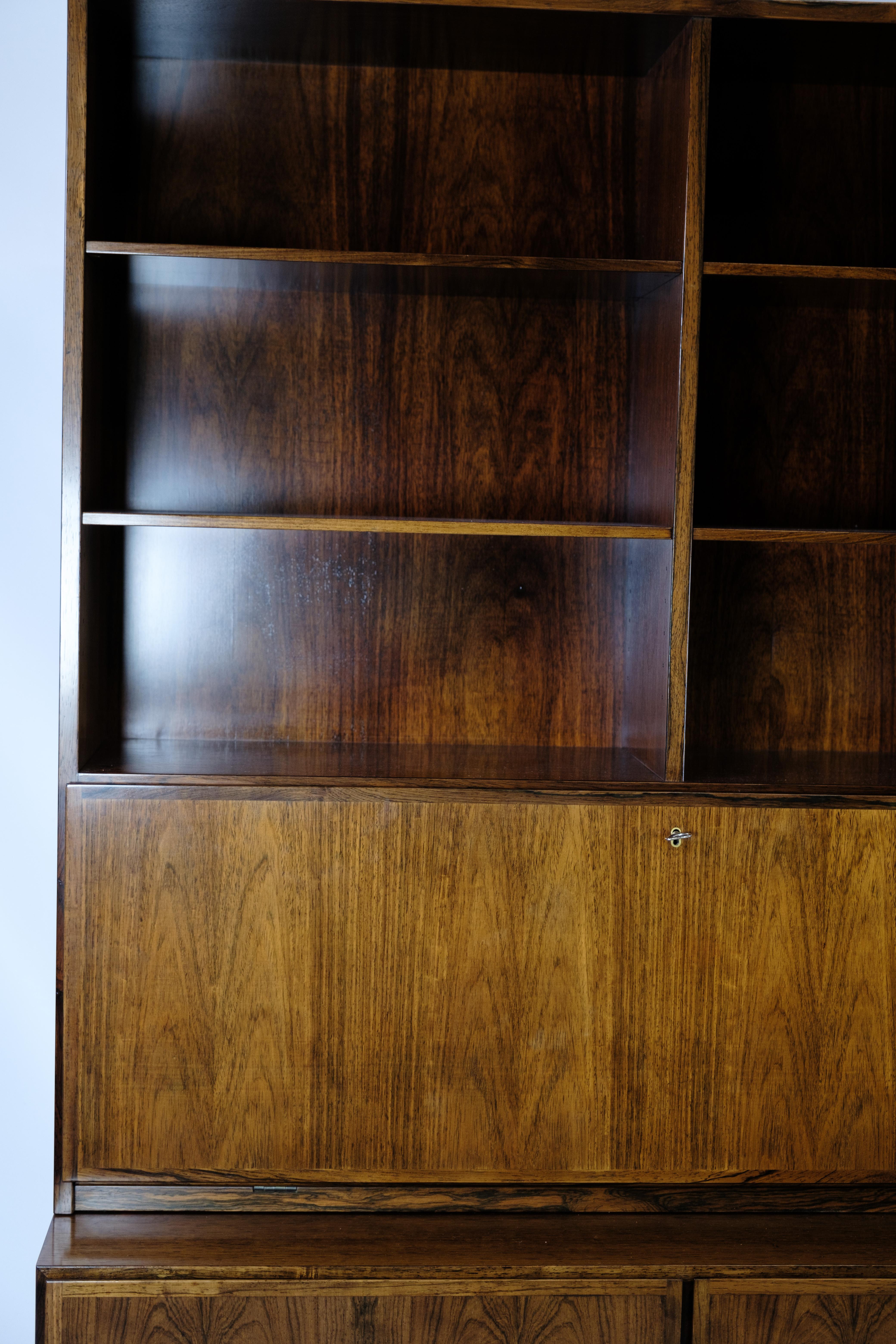 Shelving system with secretary, Model 9, designed by Omann Junior in rosewood of Danish design, manufactured at Omann Junior's Møbelfabrik from the 1960s. Consisting of a lower part with 2 doors and a showcase upper part with shelves.
H:189 W:120