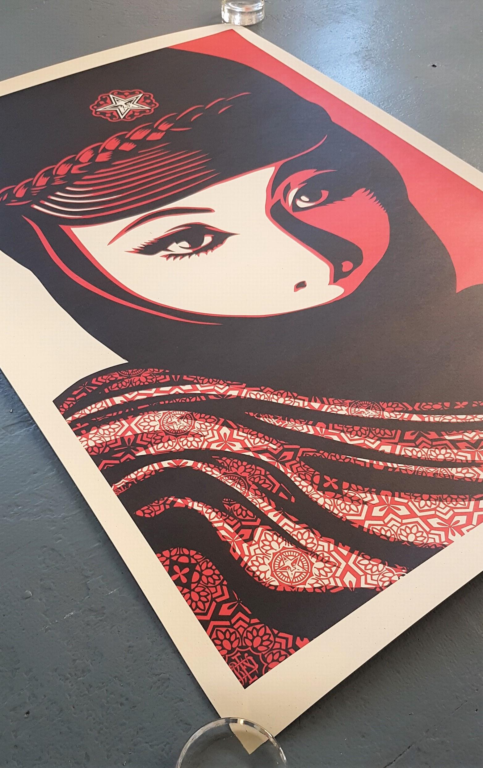 Mujer Fatale (Icono, Zapatista, Emma Peel, Diana Rigg, Vengadores, Feminidad) - Figurative Print Negro de Shepard Fairey