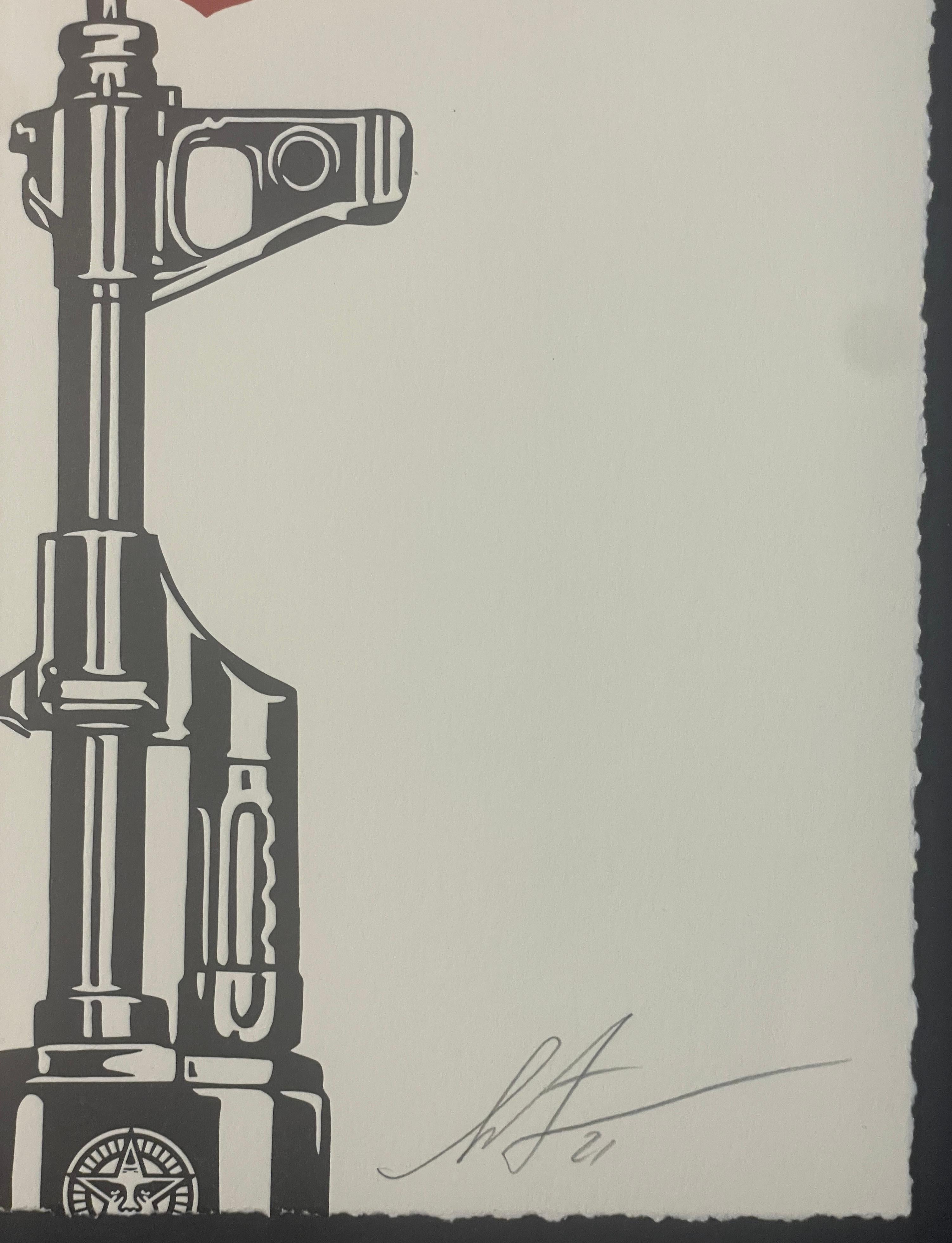 Shepard Faiery AK-47 Serigrafia Lettera Stampa Street Art Contemporanea Guerra - Print di Shepard Fairey