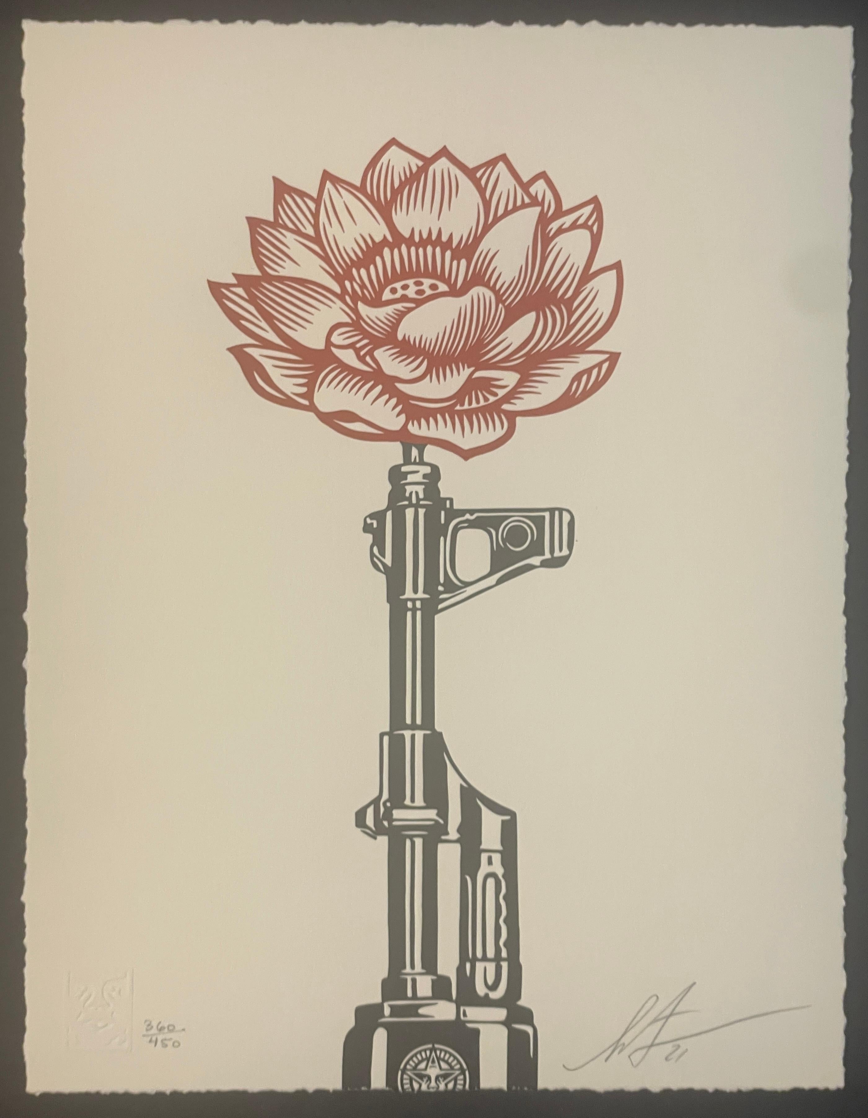 Shepard Faiery AK-47 Serigrafia Lettera Stampa Street Art Contemporanea Guerra - Print Beige di Shepard Fairey