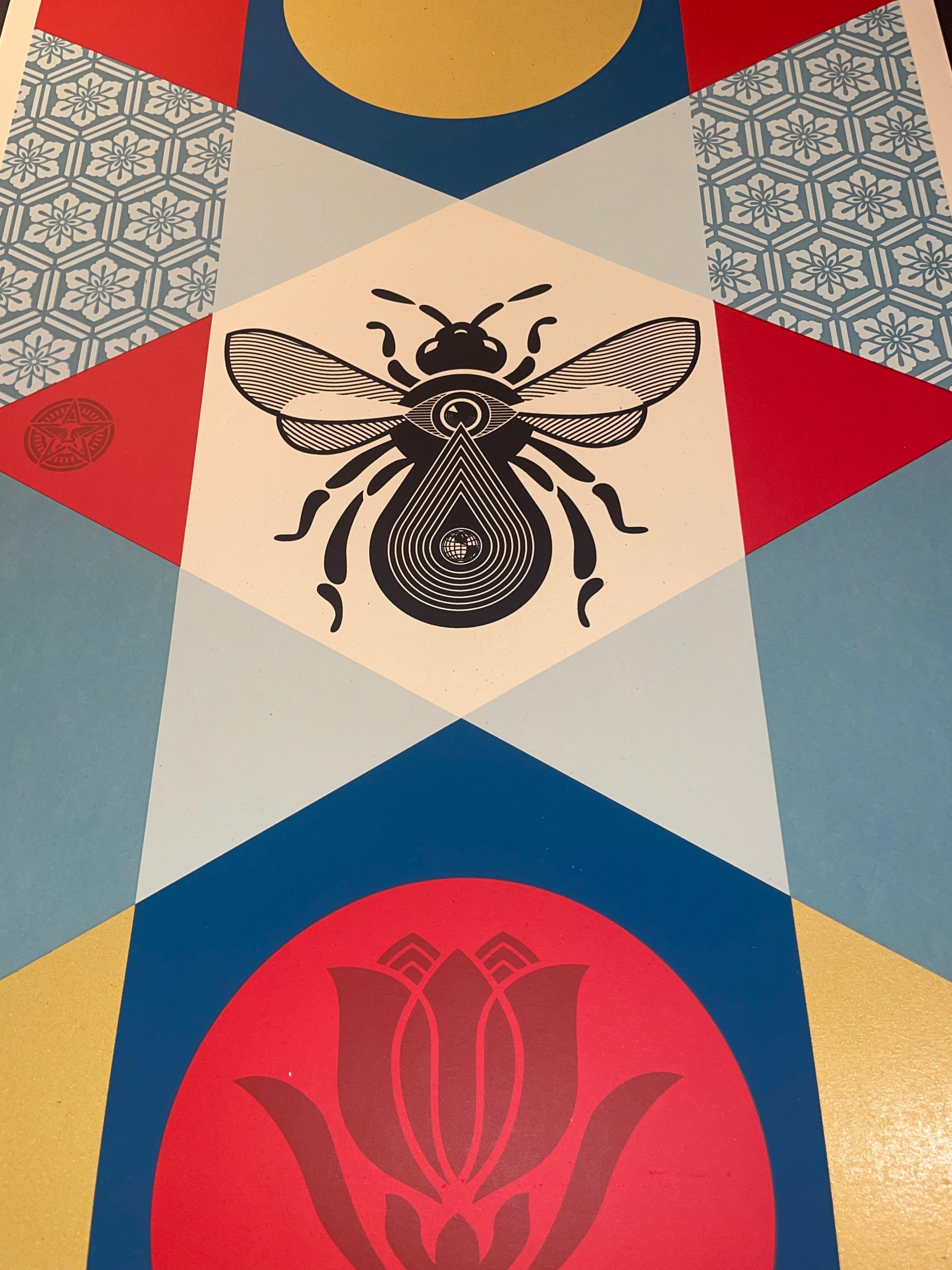 Shepard Fairey Abeja Geométrica Oro Bellas Artes Serigrafía Rojo Calle Contemporáneo en venta 3