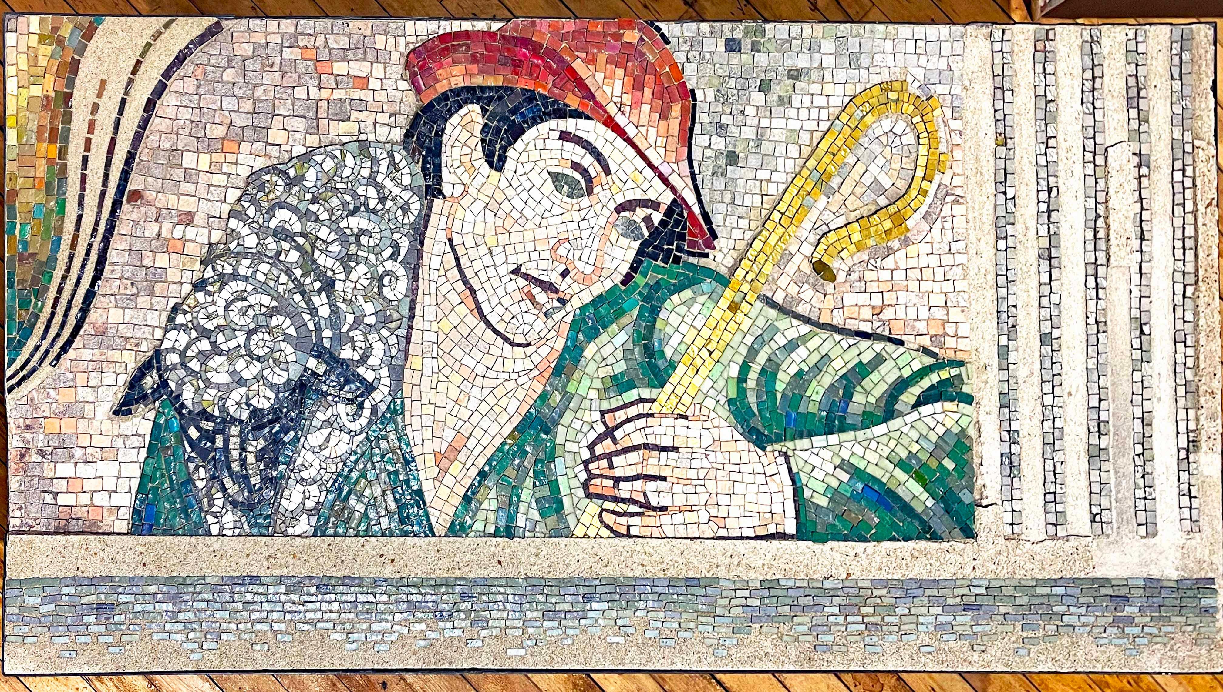 Atemberaubender Art-Déco-Mosaiktisch mit Hirte und Schafe in Grün, Rot und Gold (Art déco) im Angebot