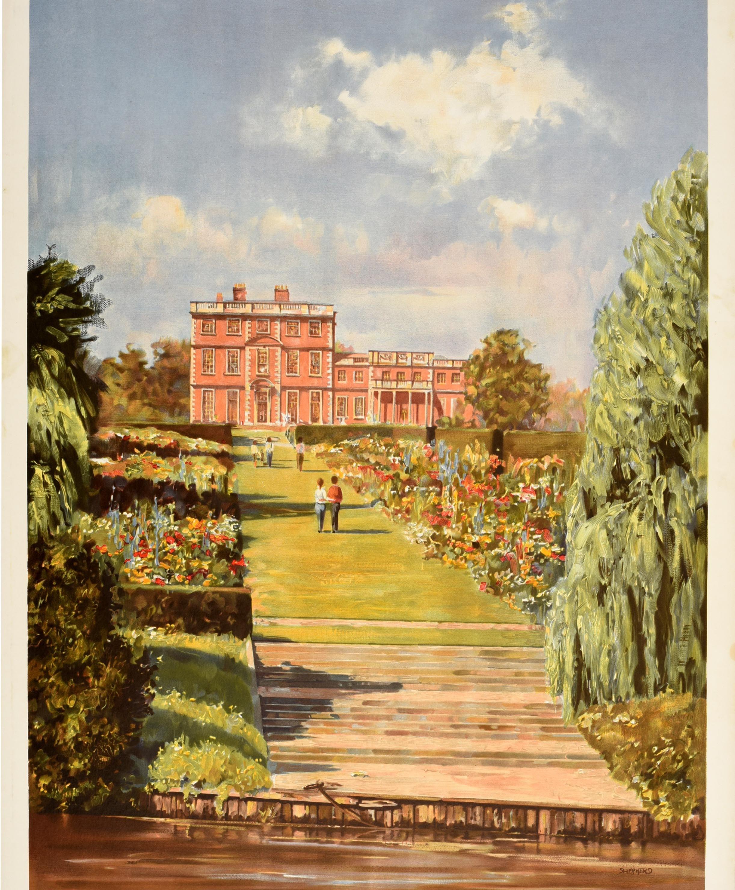 Poster di viaggio originale d'epoca emesso da British Railways - England's Stately Homes - con una colorata immagine di Newby Hall nello Yorkshire con una vista dal fiume Ure di persone che camminano lungo il giardino curato tra le aiuole verso la