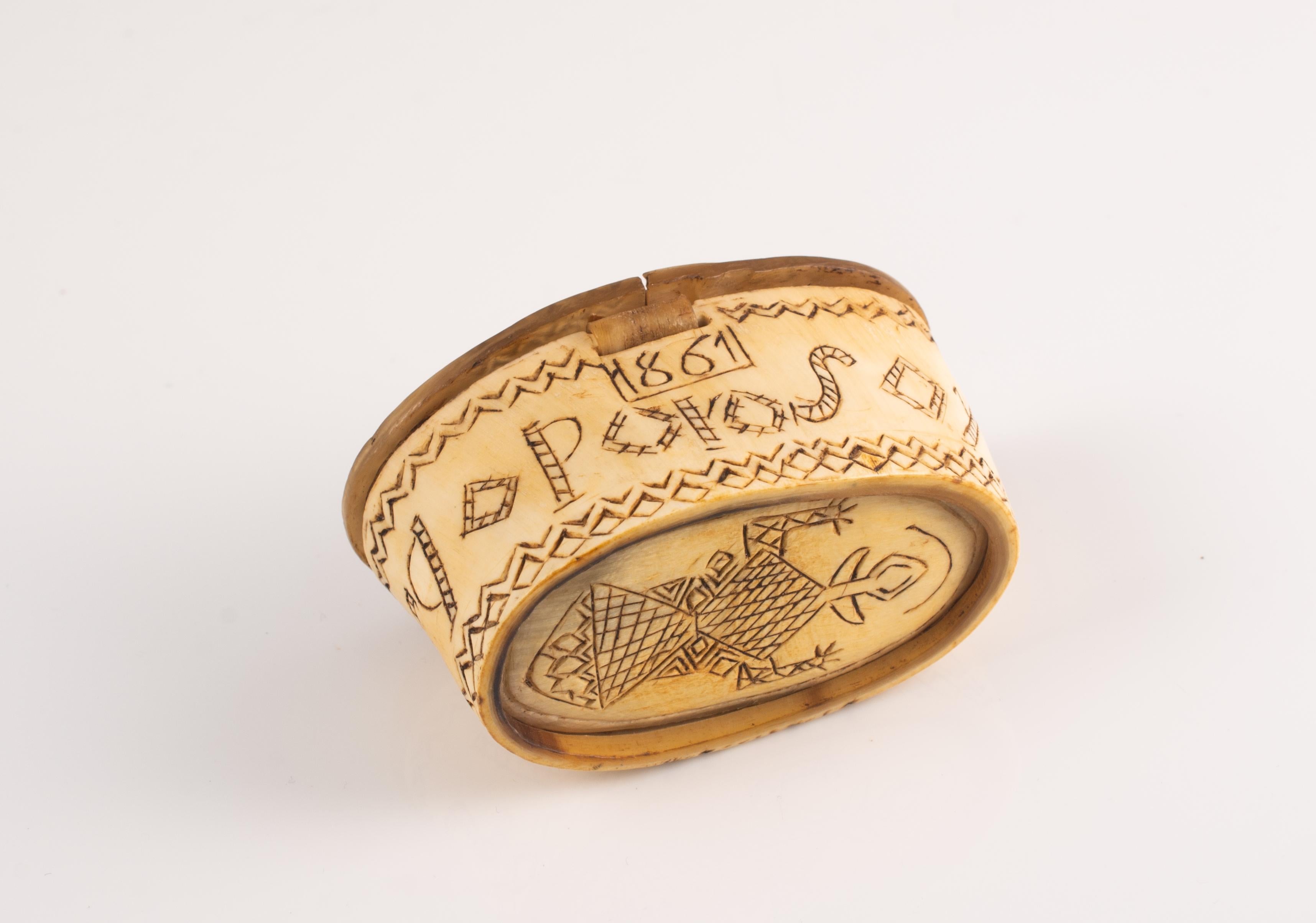 Caja de pastor o caja de rapé. Asta o cuerno tallado. España, 1861. Renacimiento neoclásico en venta