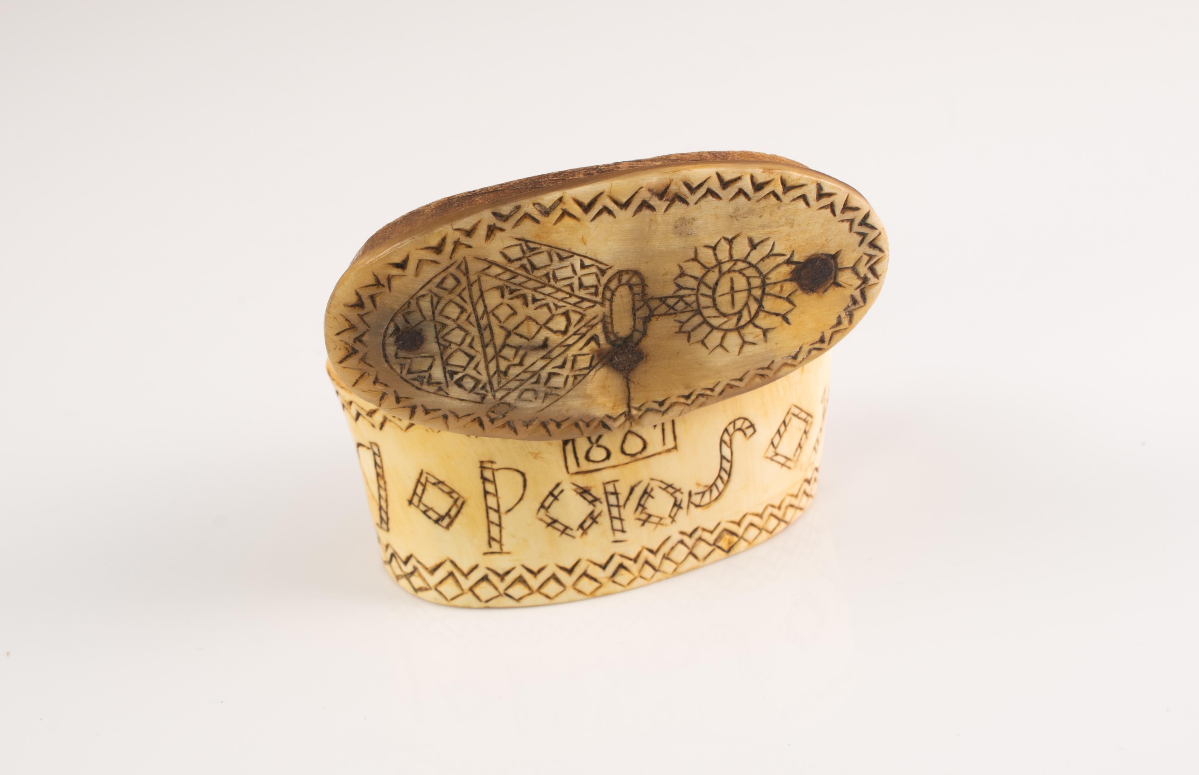 Caja de pastor o caja de rapé. Asta o cuerno tallado. España, 1861. Mediados del siglo XIX en venta