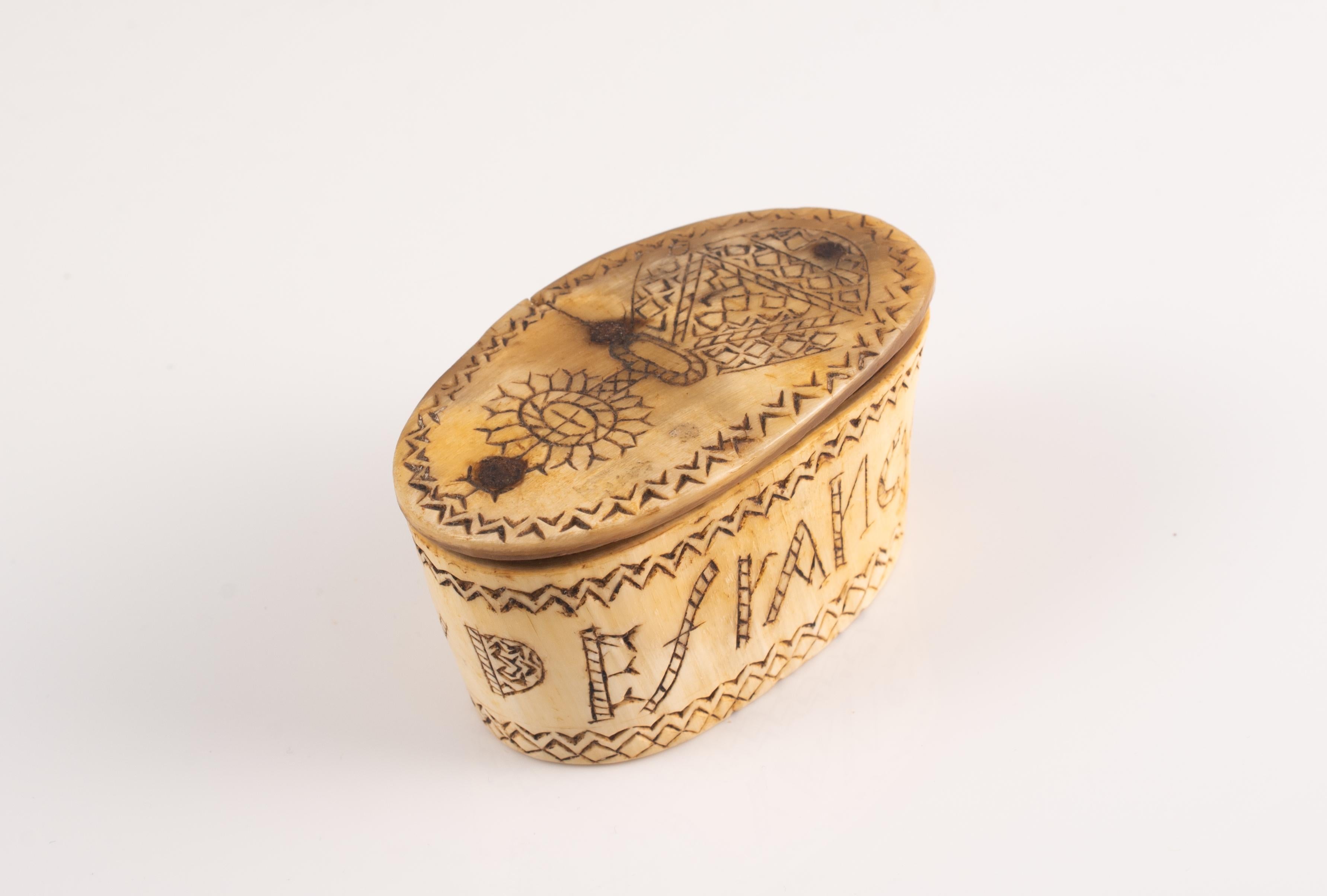 Caja de pastor o caja de rapé. Asta o cuerno tallado. España, 1861. Otro en venta