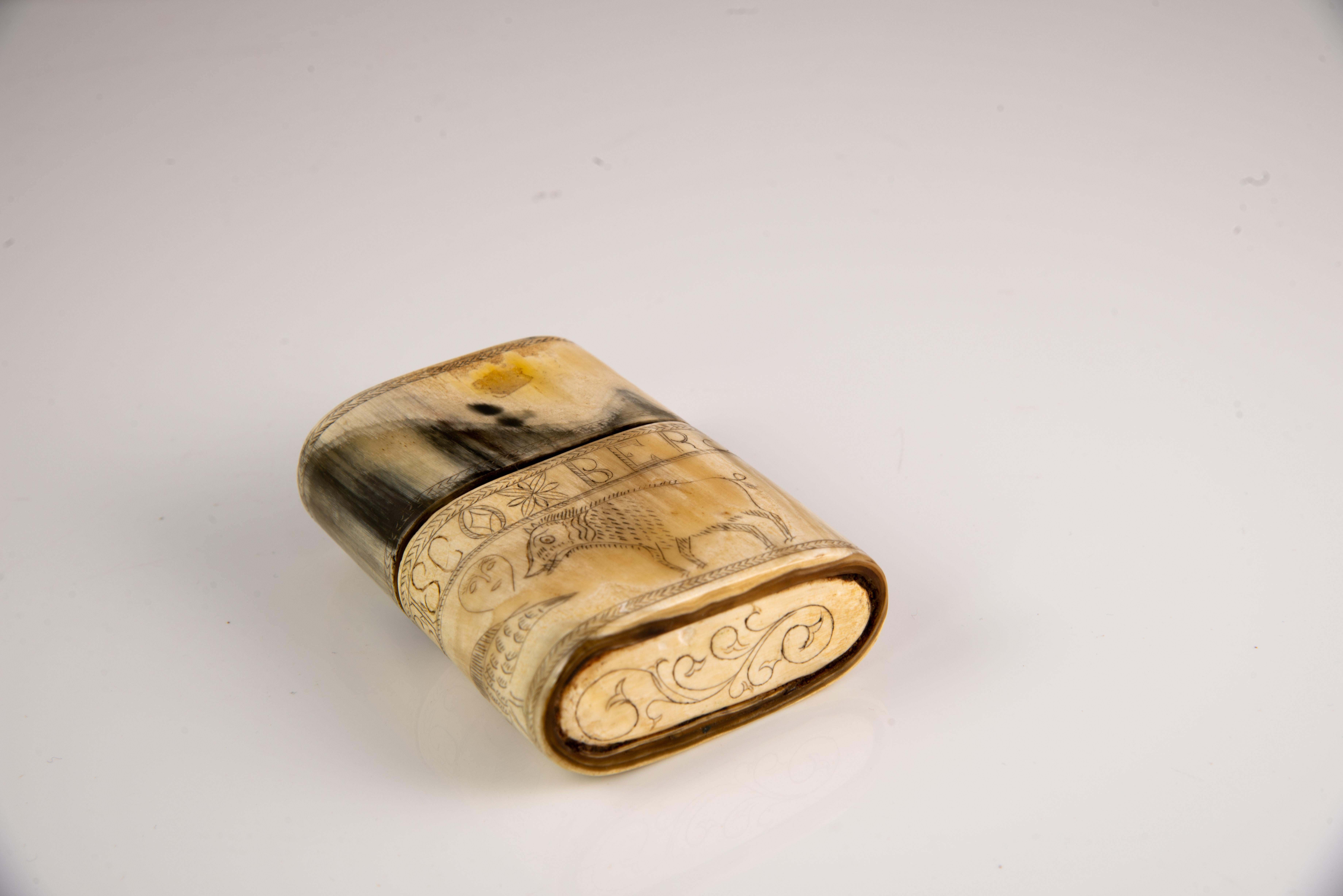 Spanish Shepherd's box or snuff box. Carved antler or horn. Spain, 19th century.
