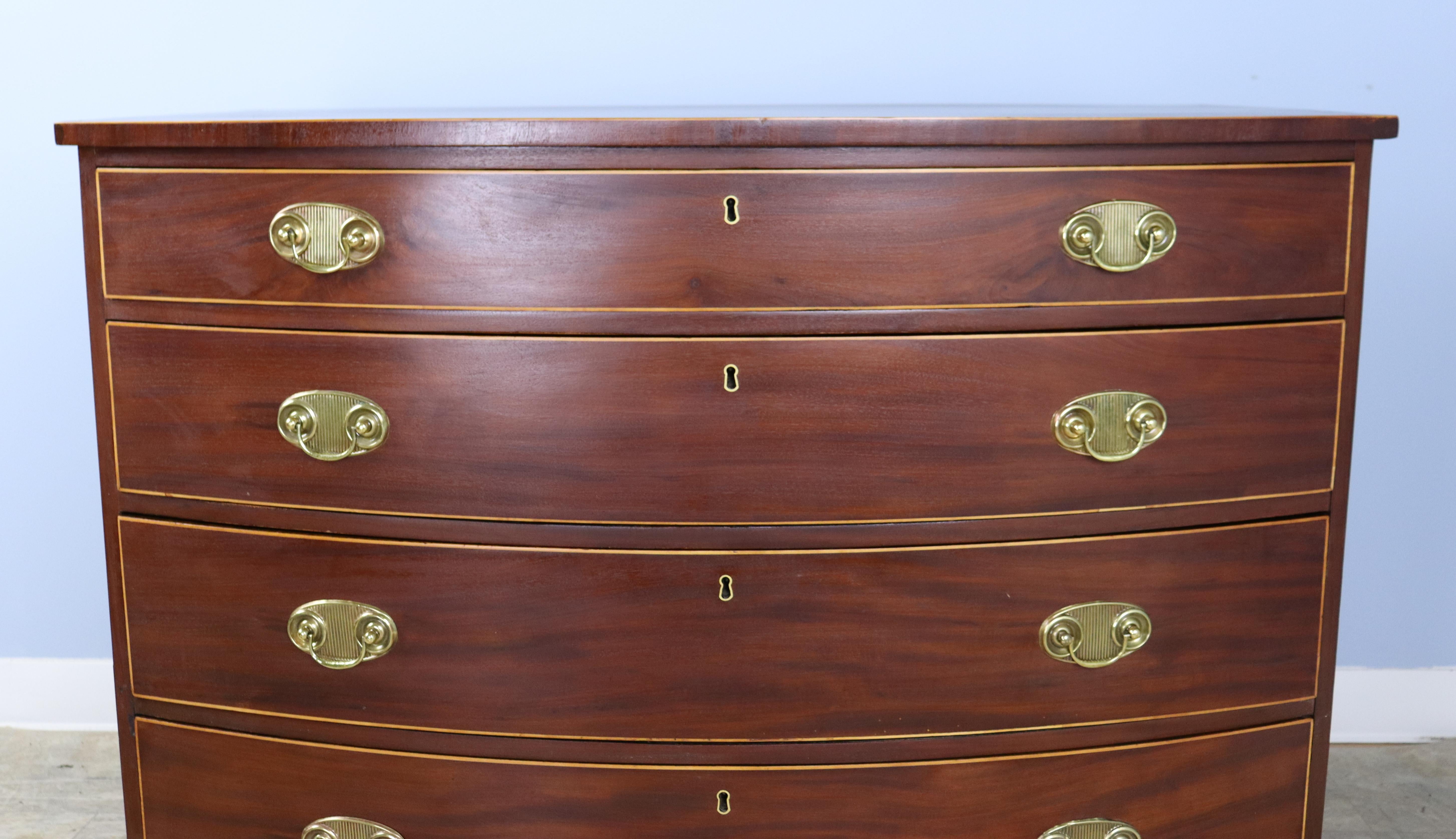 Sheraton Bowfront Chest of Drawers In Good Condition For Sale In Port Chester, NY