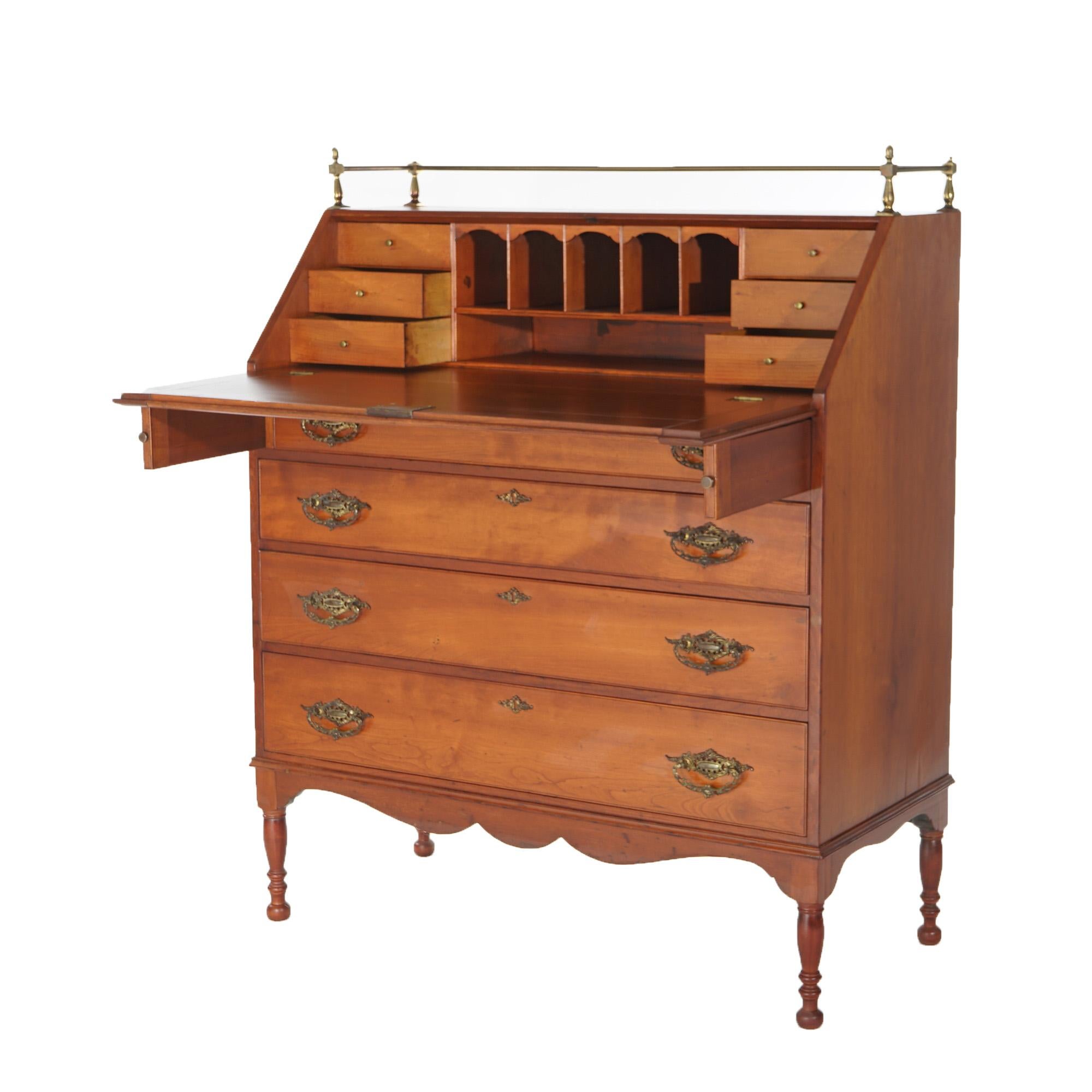 Escritorio Sheraton de frente abatible de cerezo con cajones graduados y galería de latón, C1820 en venta 6