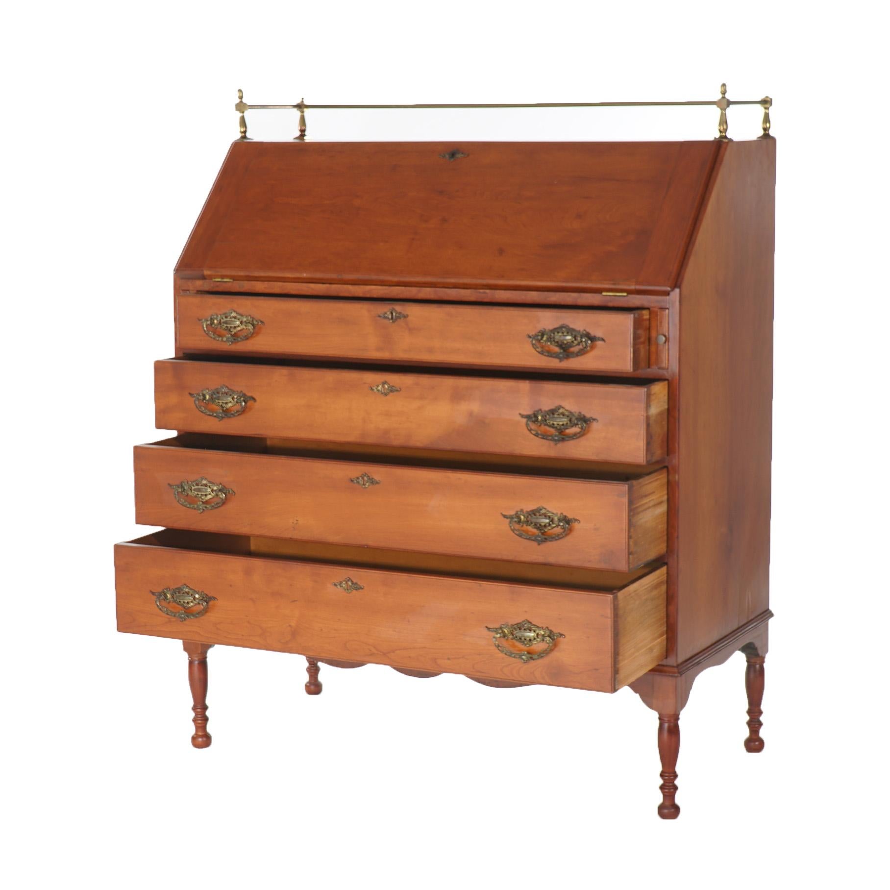 Escritorio Sheraton de frente abatible de cerezo con cajones graduados y galería de latón, C1820 en venta 4