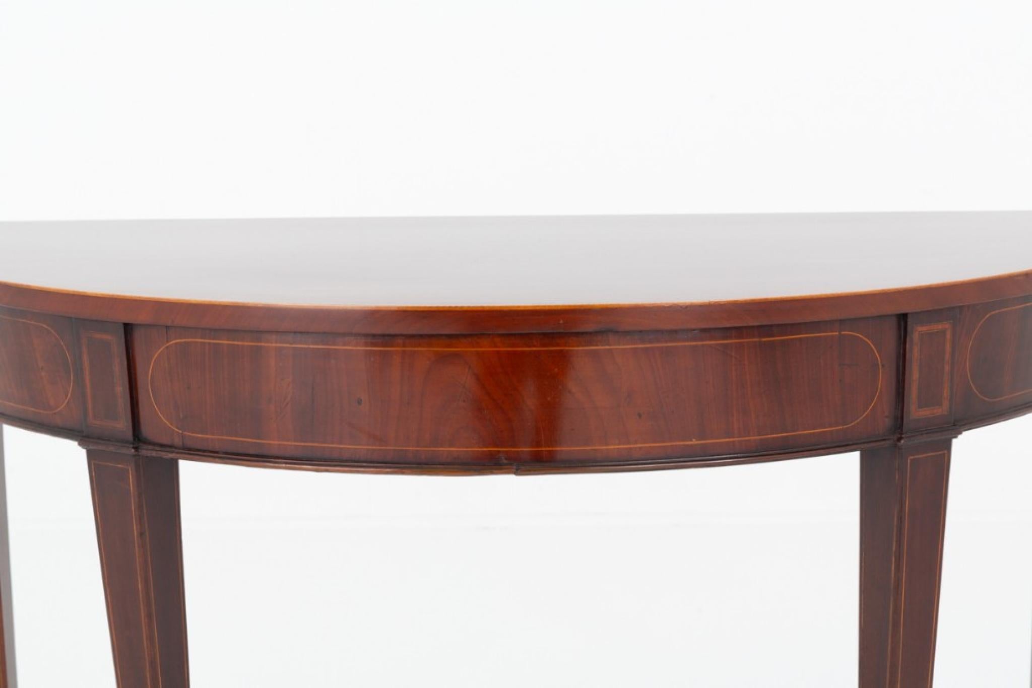 Fin du XIXe siècle Sheraton Console Table Demi Lune Mahogany 1880 en vente