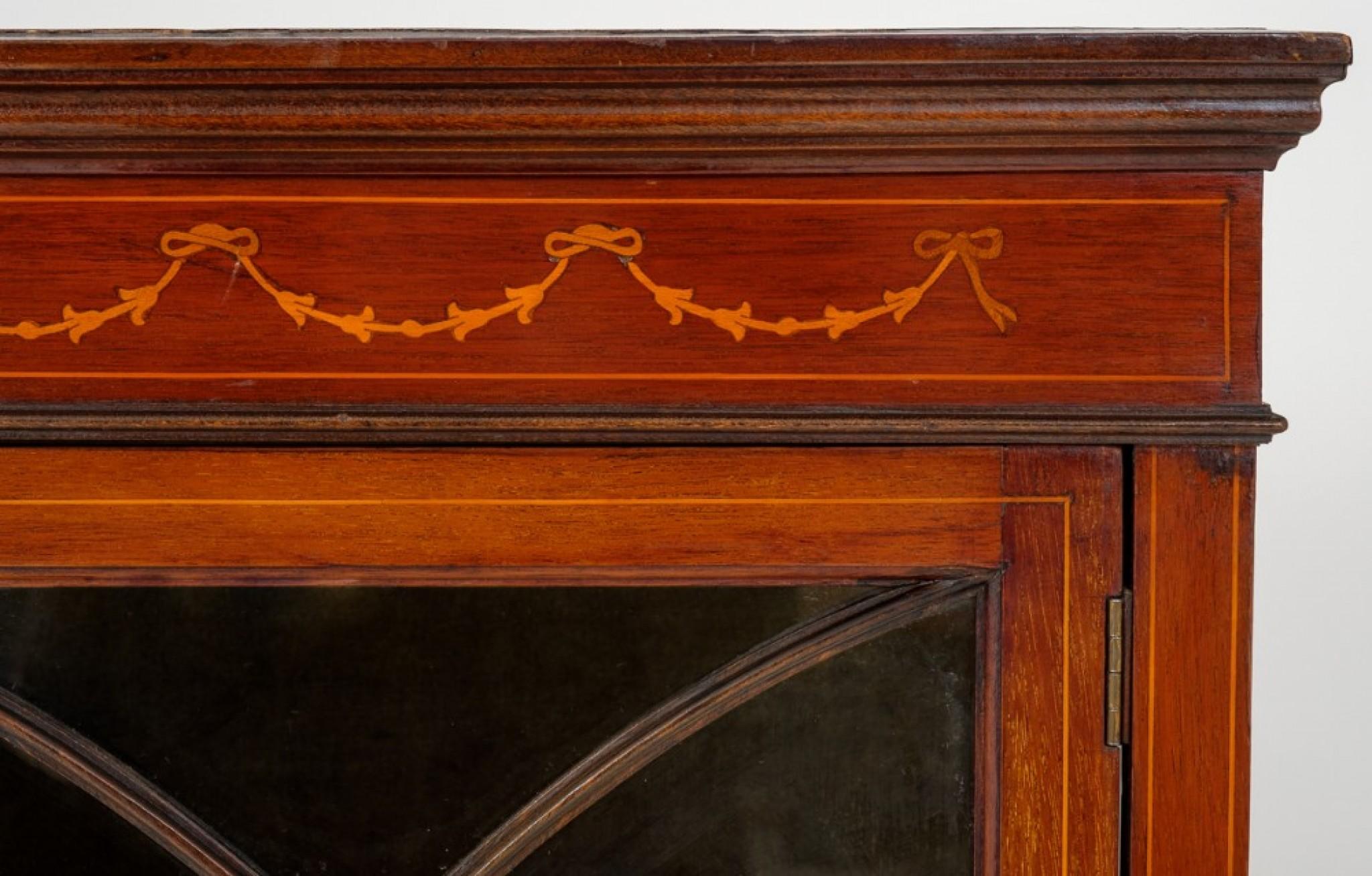 Sheraton Display Cabinet Mahogany Inlay, 1880 In Good Condition For Sale In Potters Bar, GB