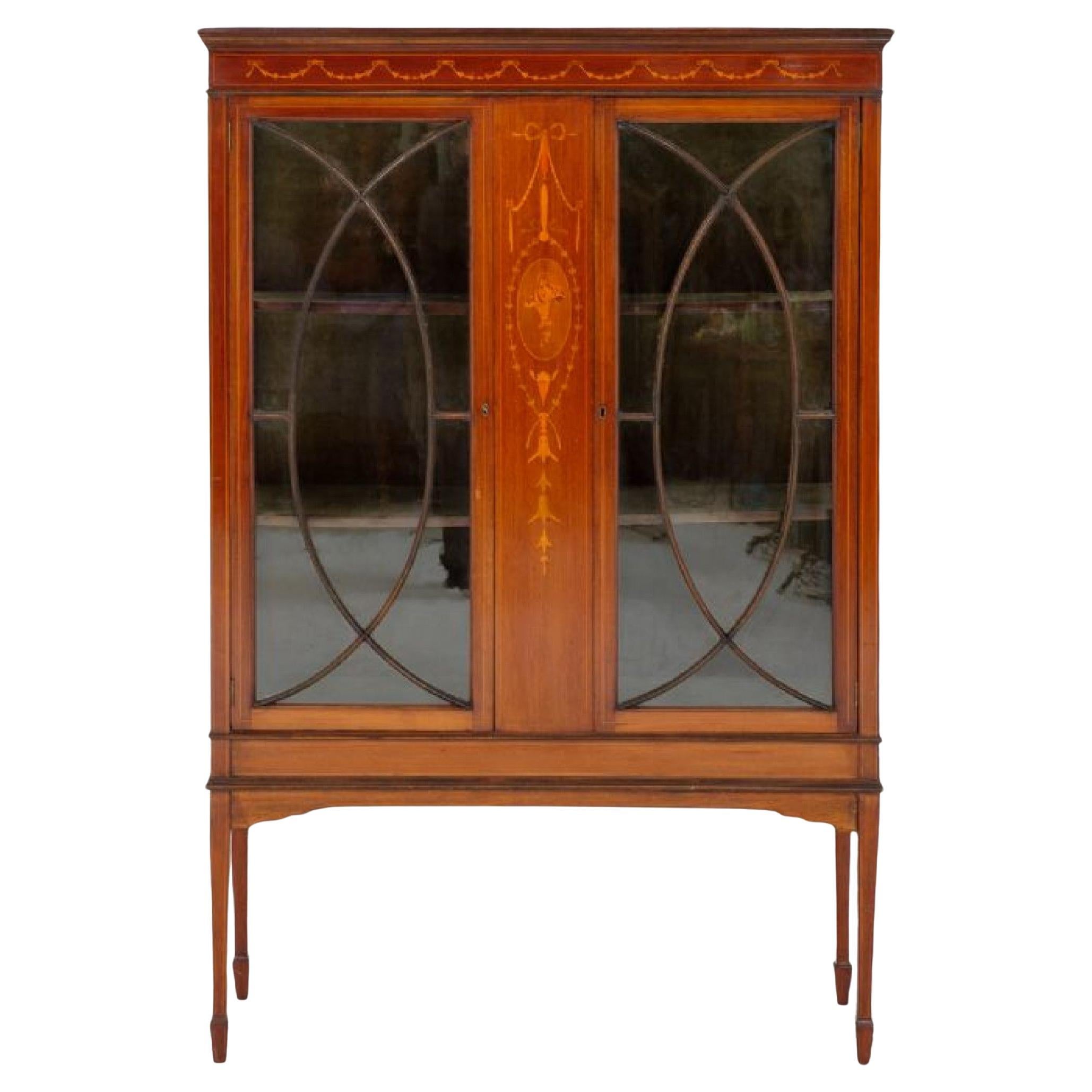 Vitrina Sheraton con incrustaciones de caoba, 1880