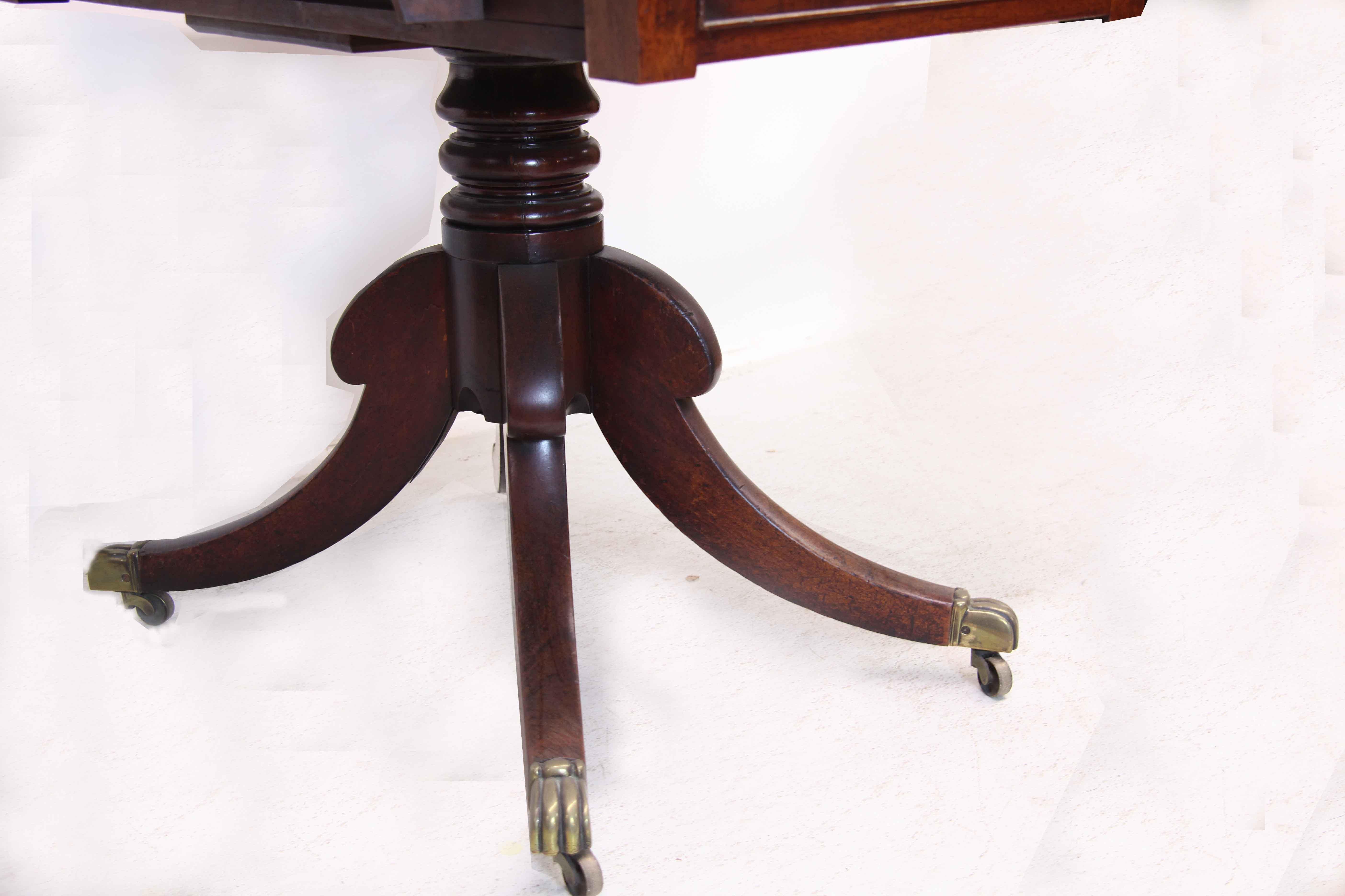 Early 19th Century Sheraton Drop Leaf Table For Sale