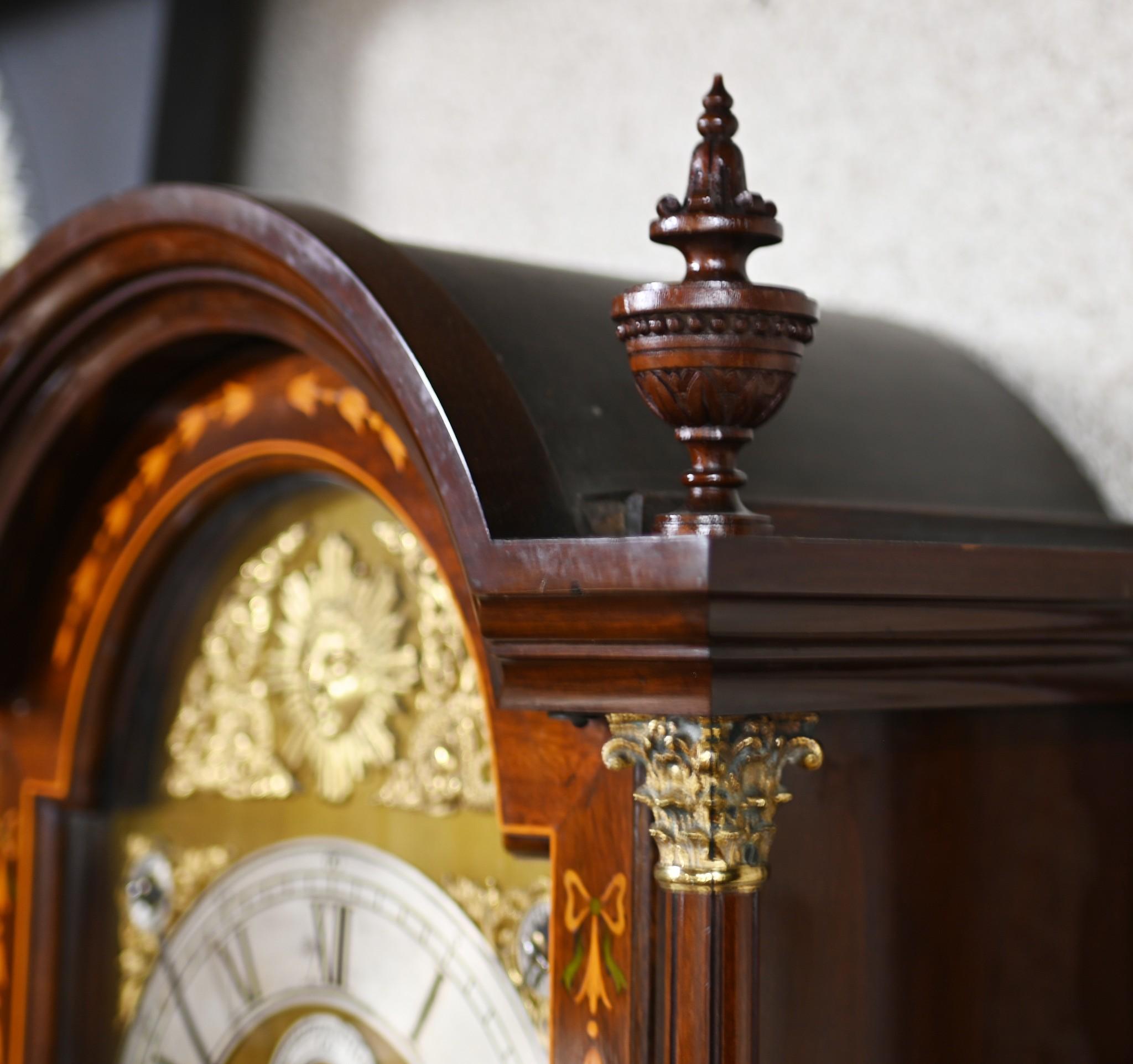 Sheraton Großvater-Uhr mit Mahagoni-Intarsien Resolute (Ende des 20. Jahrhunderts) im Angebot