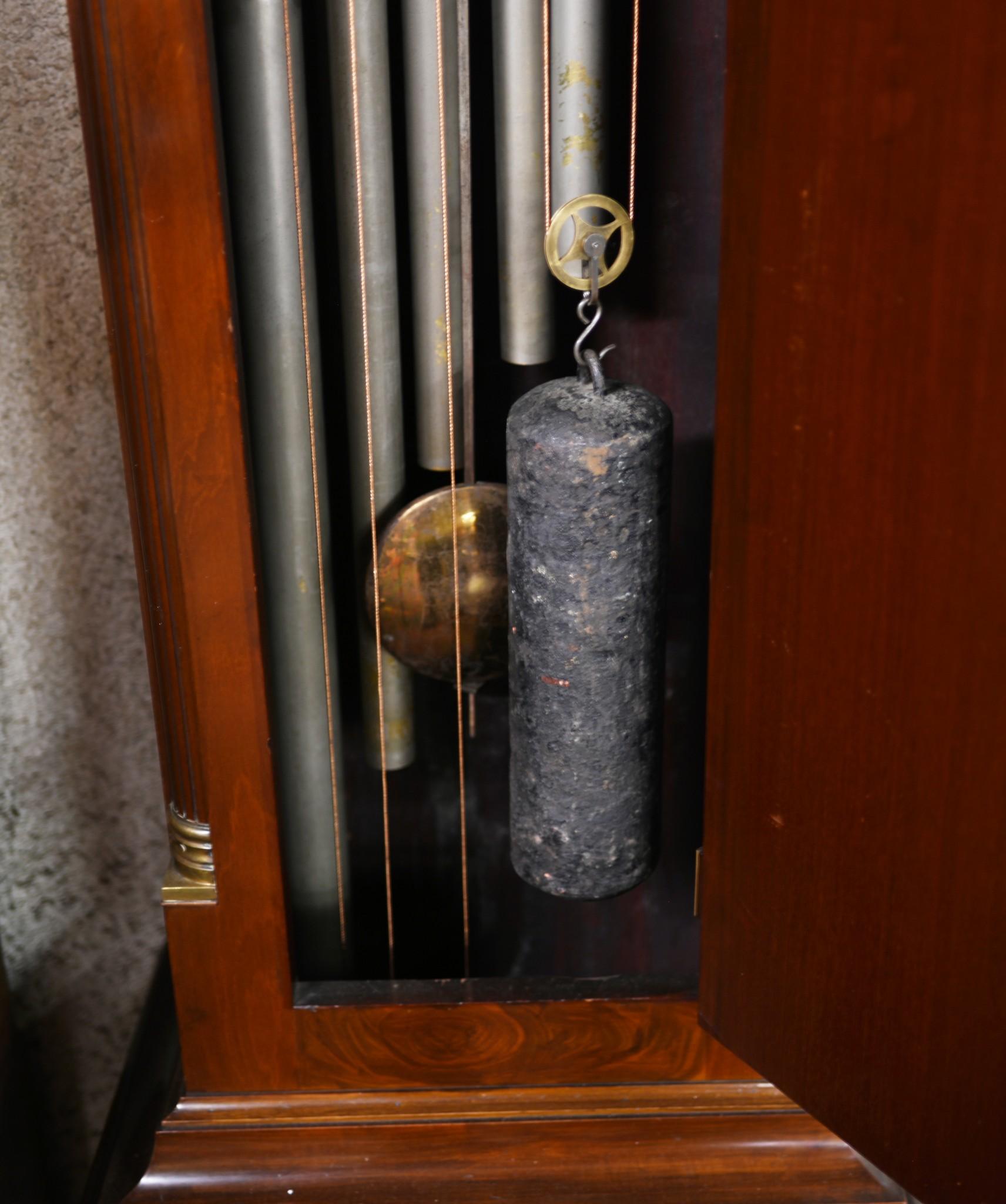 Sheraton Grandfather Clock Resolute en acajou incrusté 1