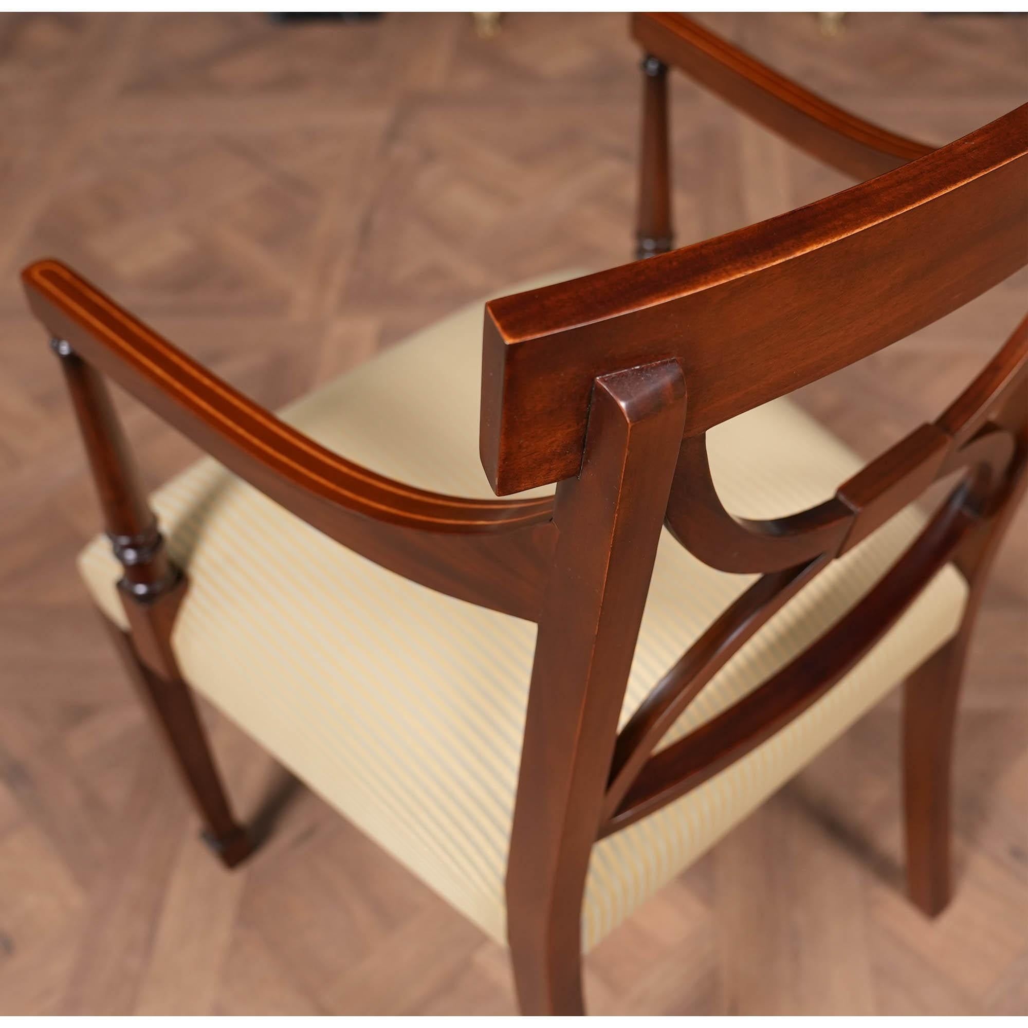 Set di 10 sedie Sheraton in mogano intarsiato in vendita 6