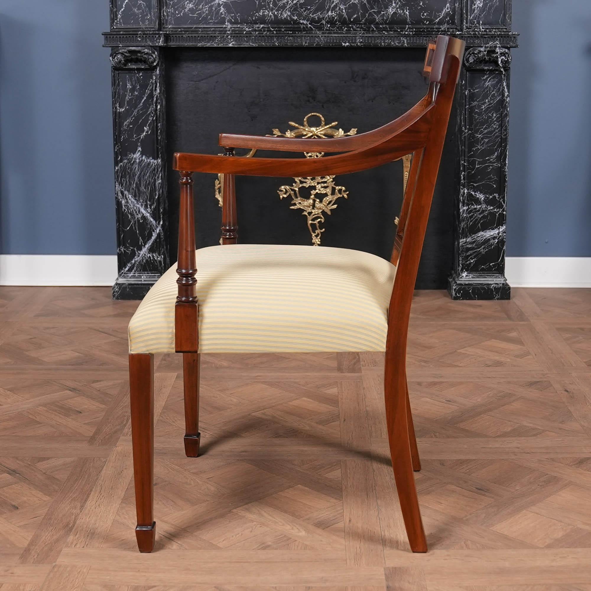 Set di 10 sedie Sheraton in mogano intarsiato in vendita 7