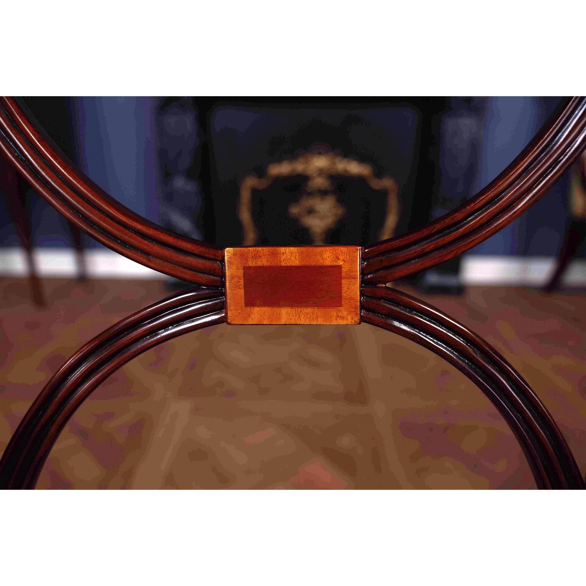 Set di 10 sedie Sheraton in mogano intarsiato in vendita 9