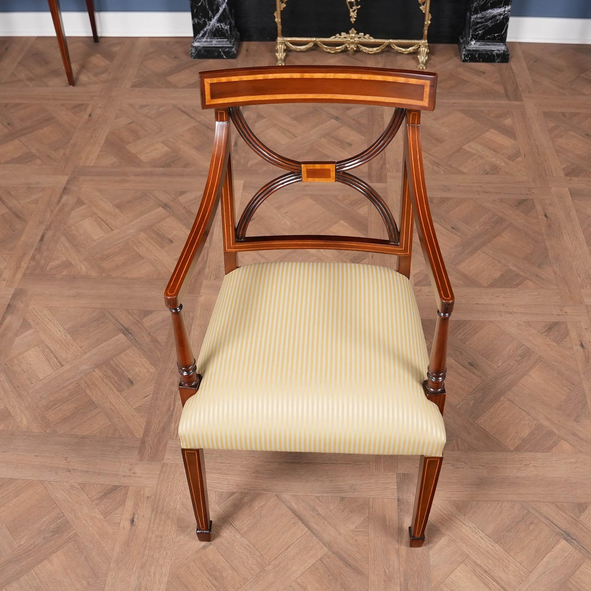 Set di 10 sedie Sheraton in mogano intarsiato in vendita 11