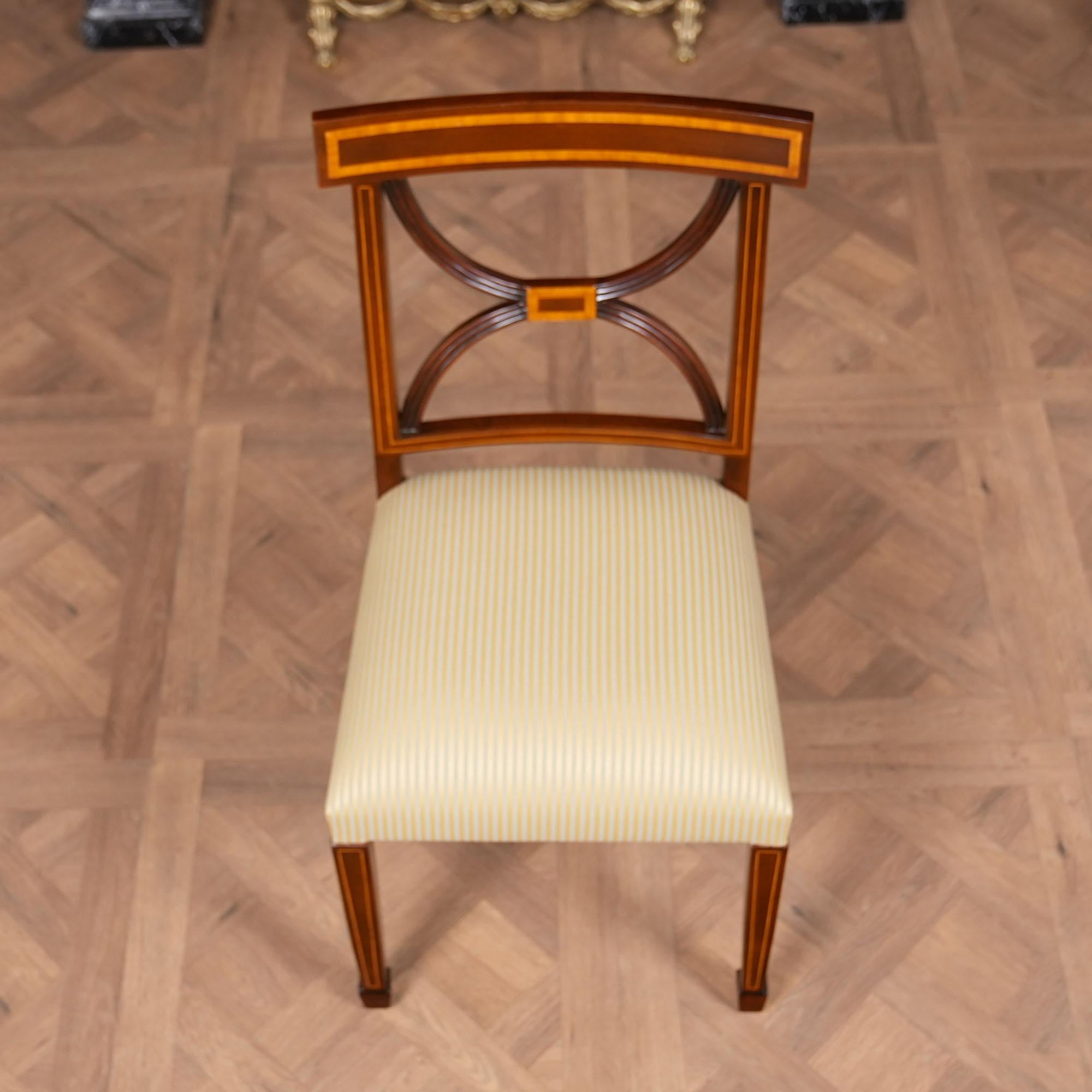 Set di 10 sedie Sheraton in mogano intarsiato in vendita 12