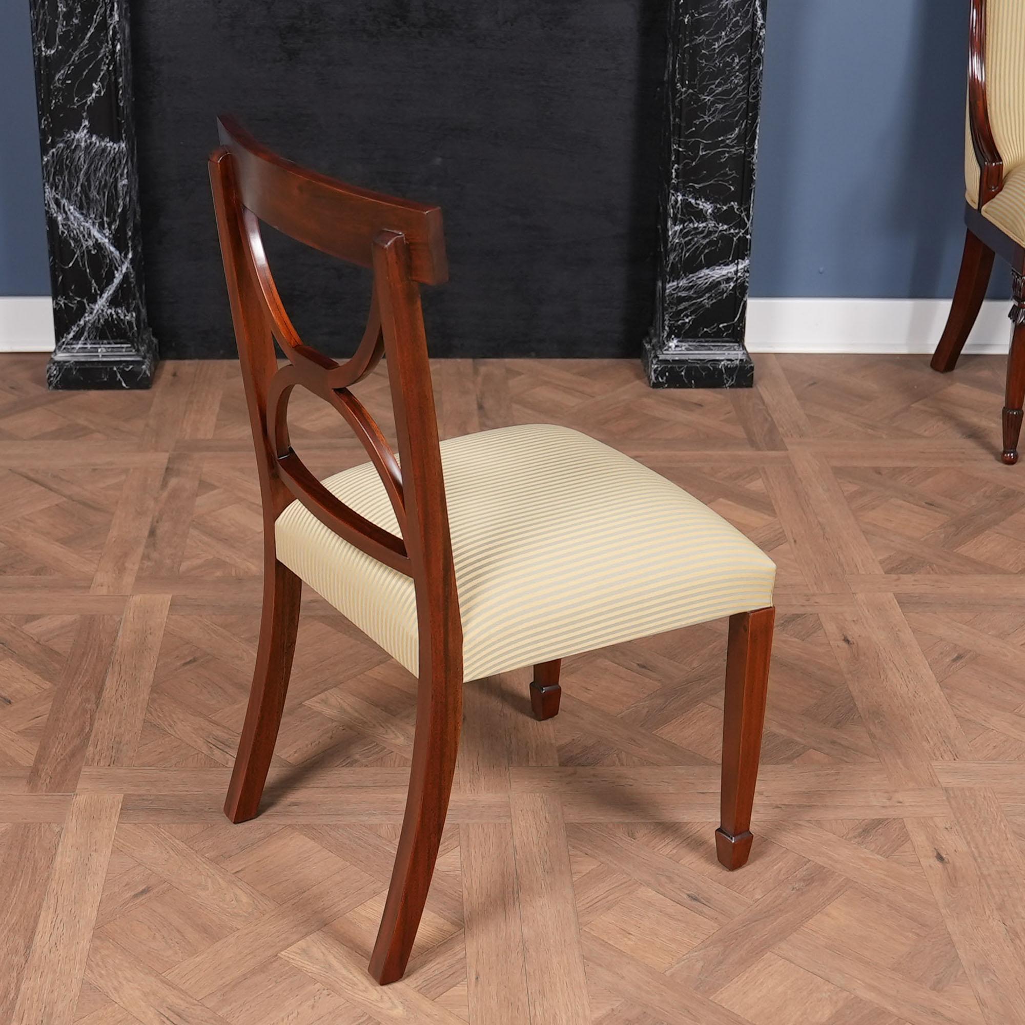 Set di 10 sedie Sheraton in mogano intarsiato in vendita 13