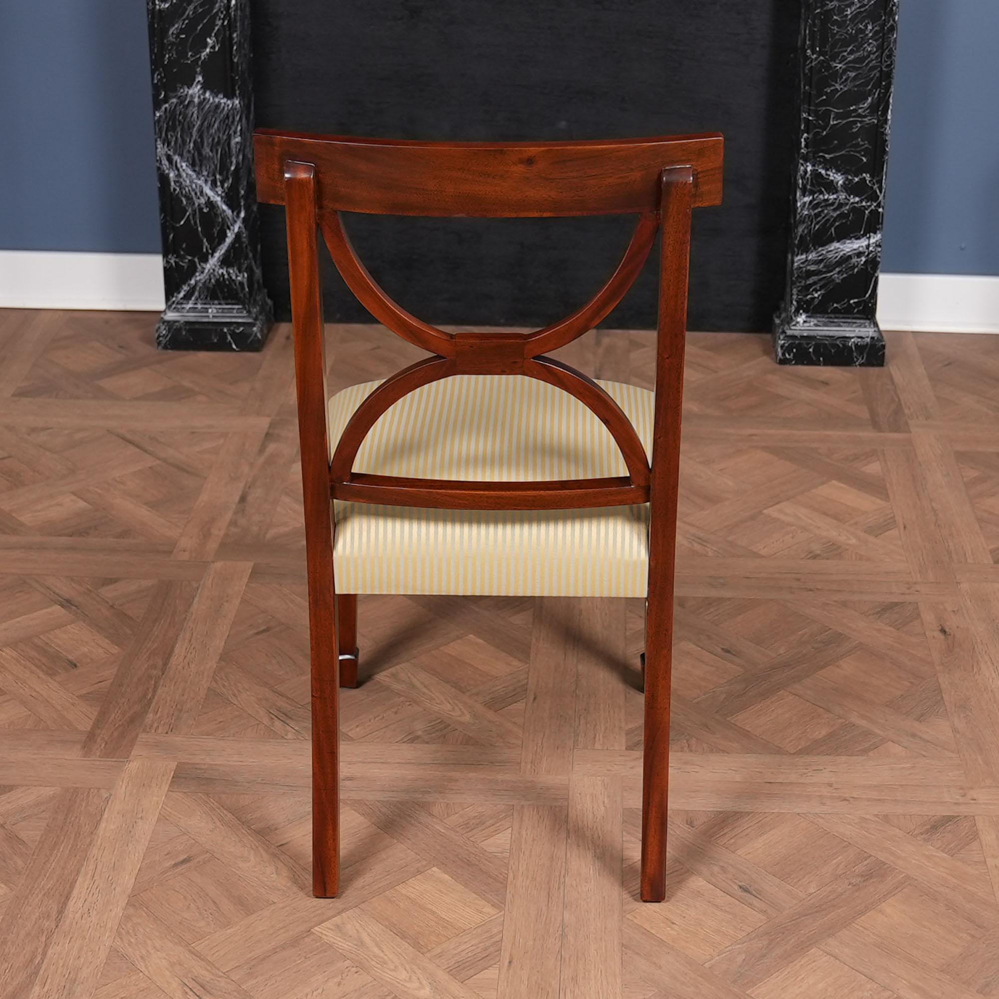 Set di 10 sedie Sheraton in mogano intarsiato in vendita 14