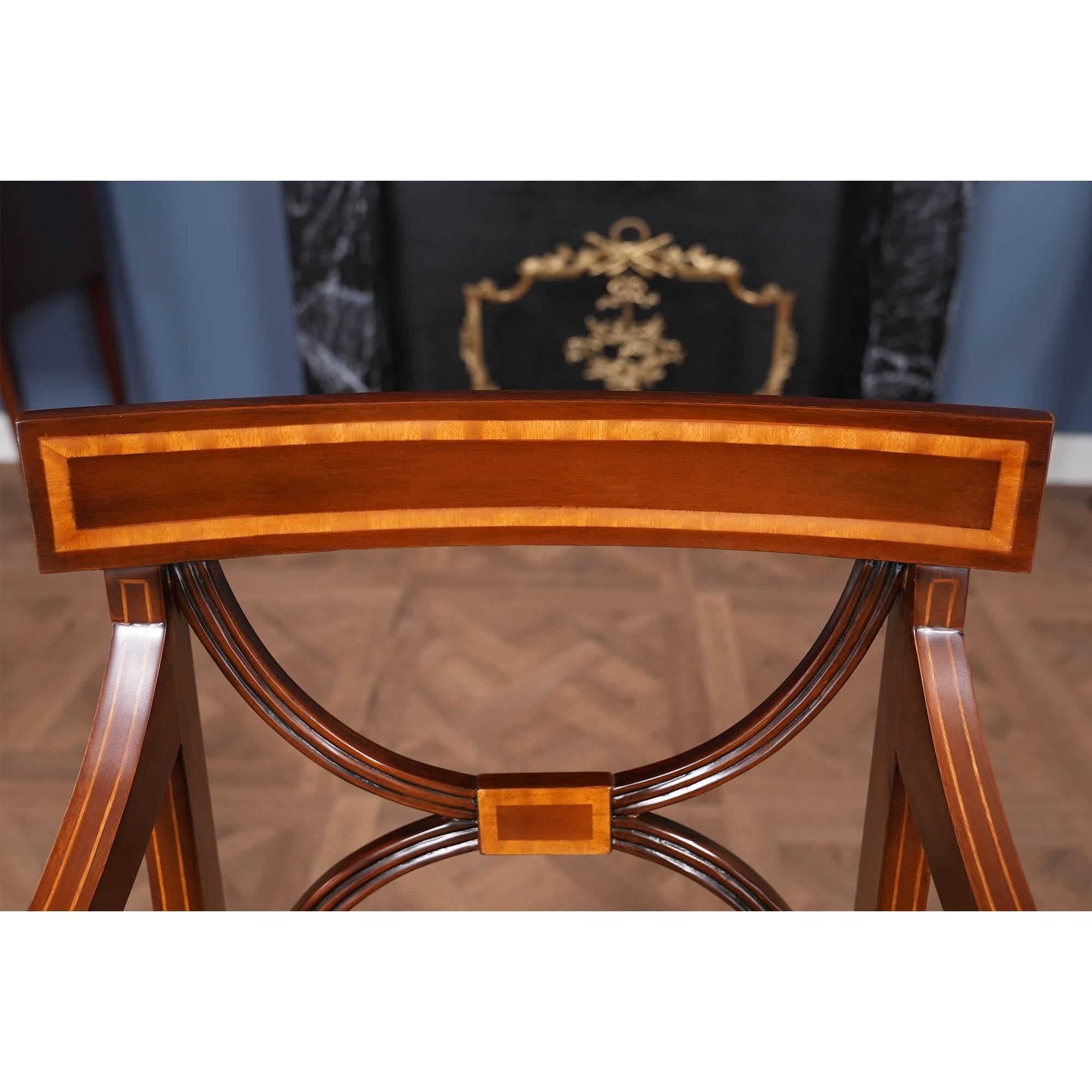 Set di 10 sedie Sheraton in mogano intarsiato in vendita 1