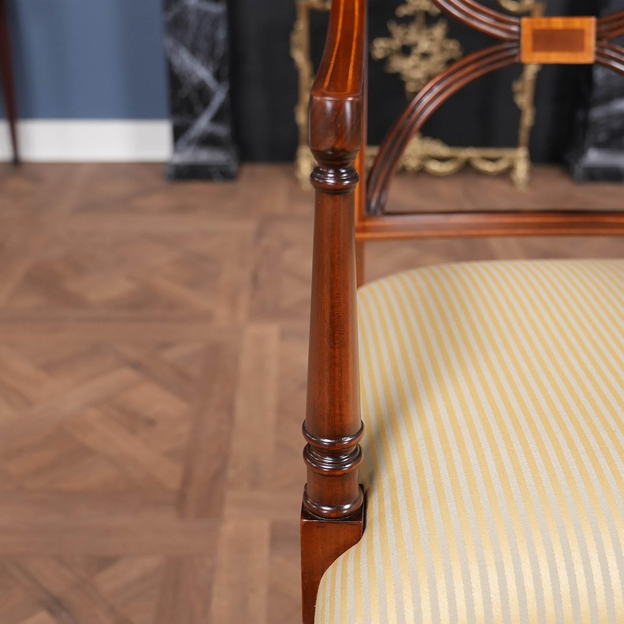 Set di 10 sedie Sheraton in mogano intarsiato in vendita 2