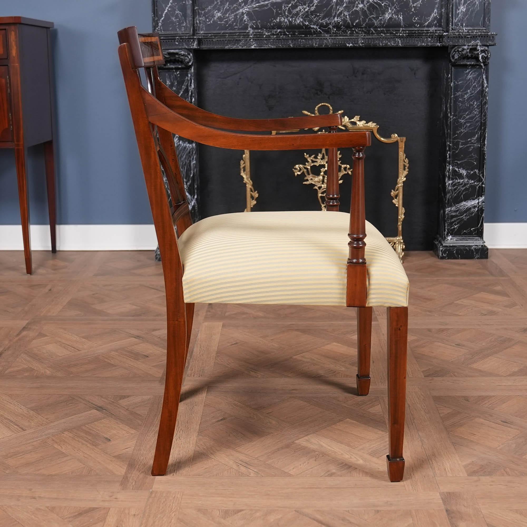 Set di 10 sedie Sheraton in mogano intarsiato in vendita 3