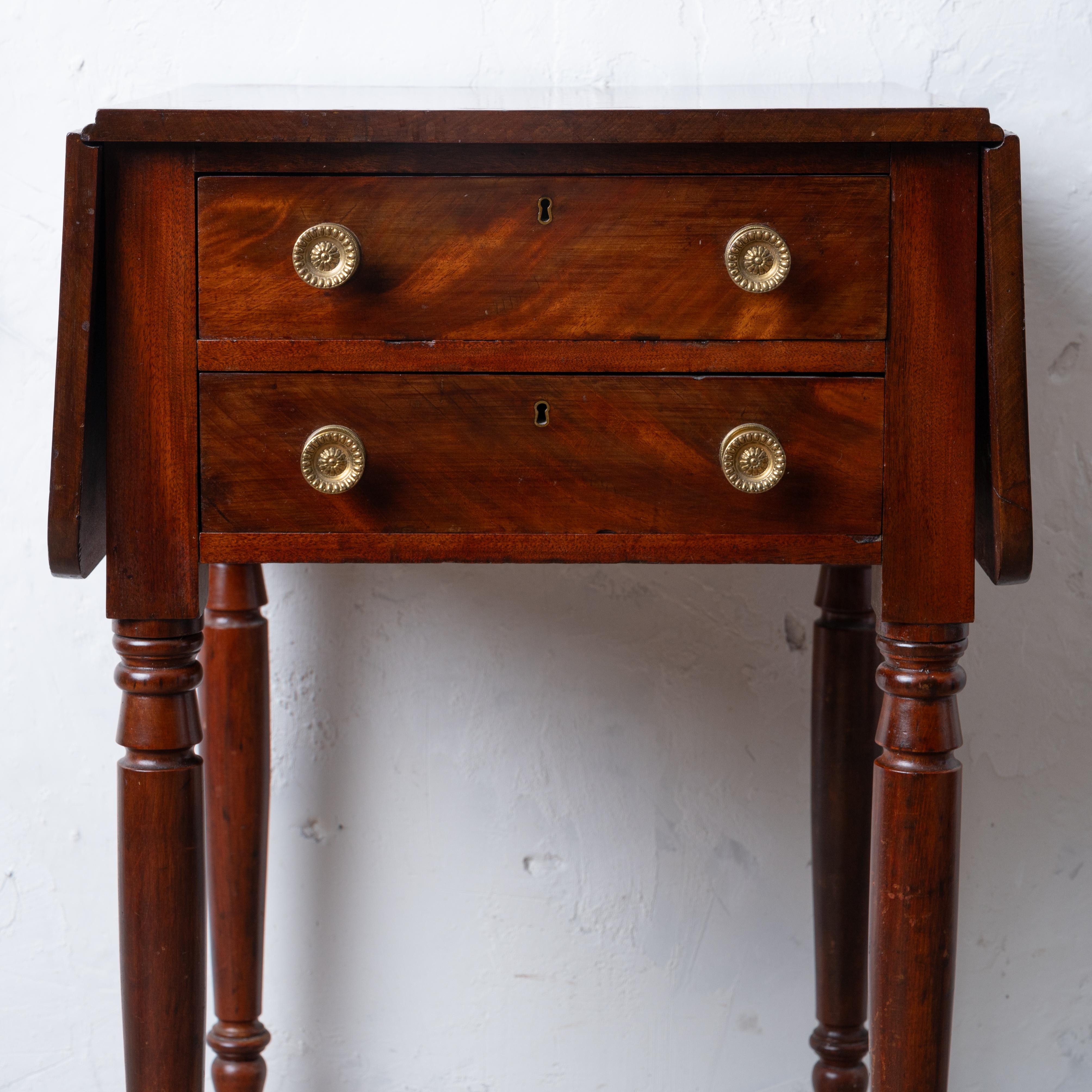 Mid-19th Century Sheraton Mahogany Drop Leaf Work Table For Sale