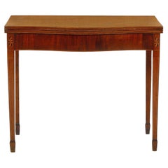 Table de jeu Sheraton en acajou à façade serpentine, vers 1800