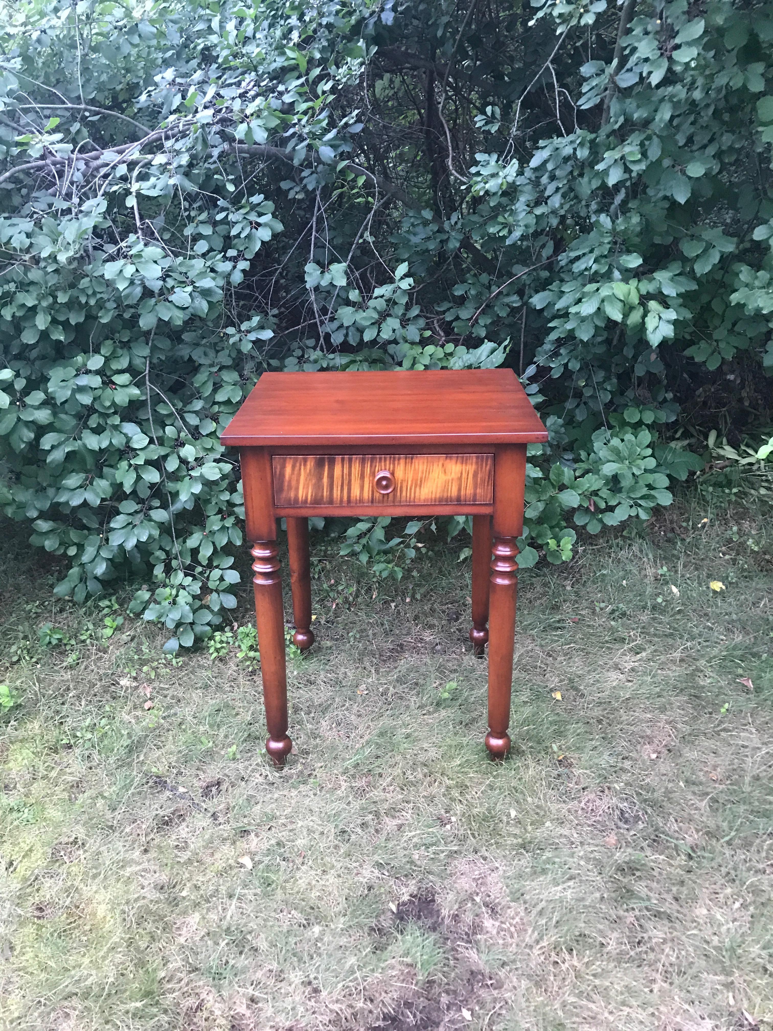 American Sheraton Nightstand in Cherry with Tiger Maple Drawer, circa 1820 For Sale