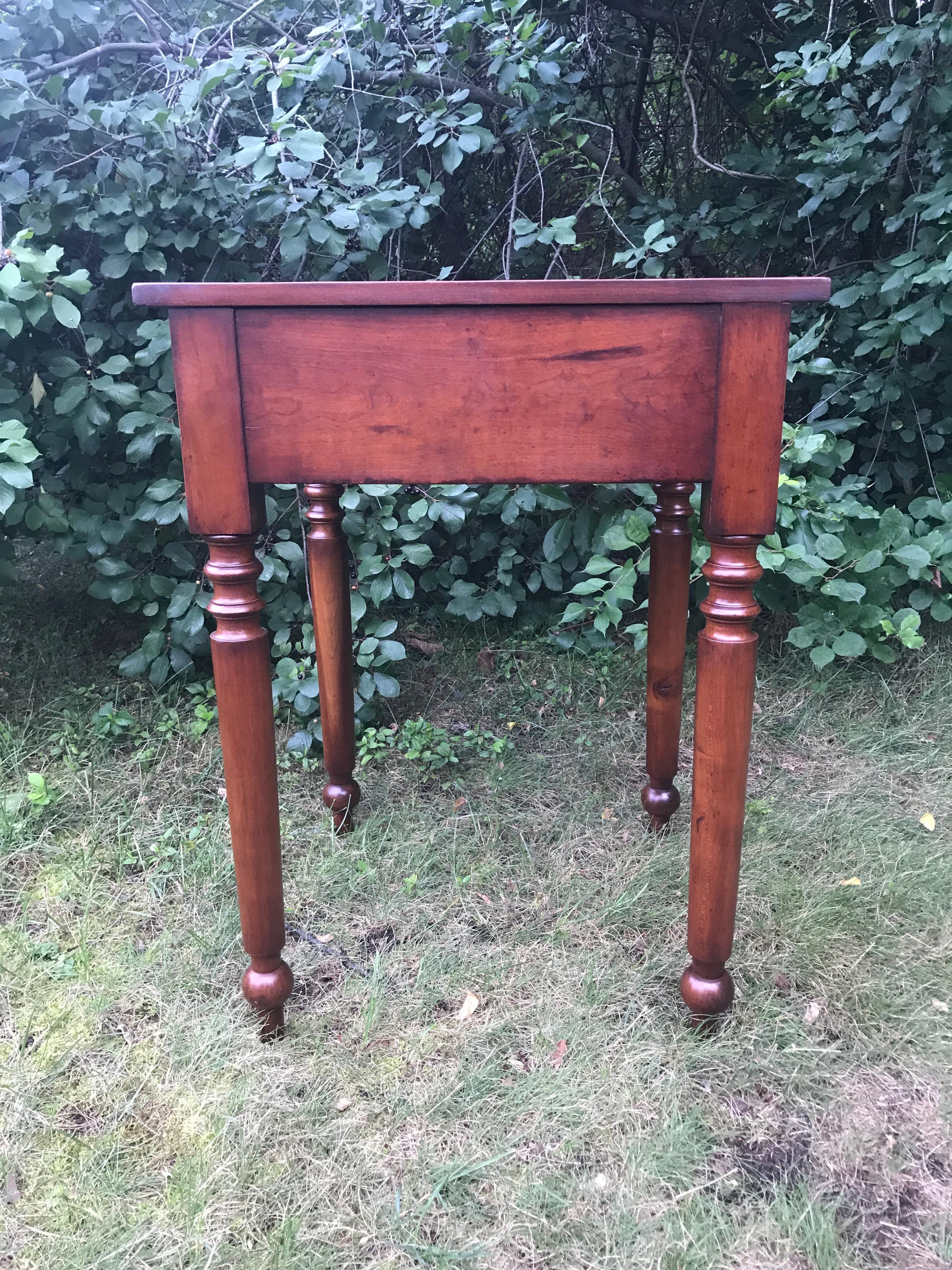 Sheraton Nightstand in Cherry with Tiger Maple Drawer, circa 1820 For Sale 3