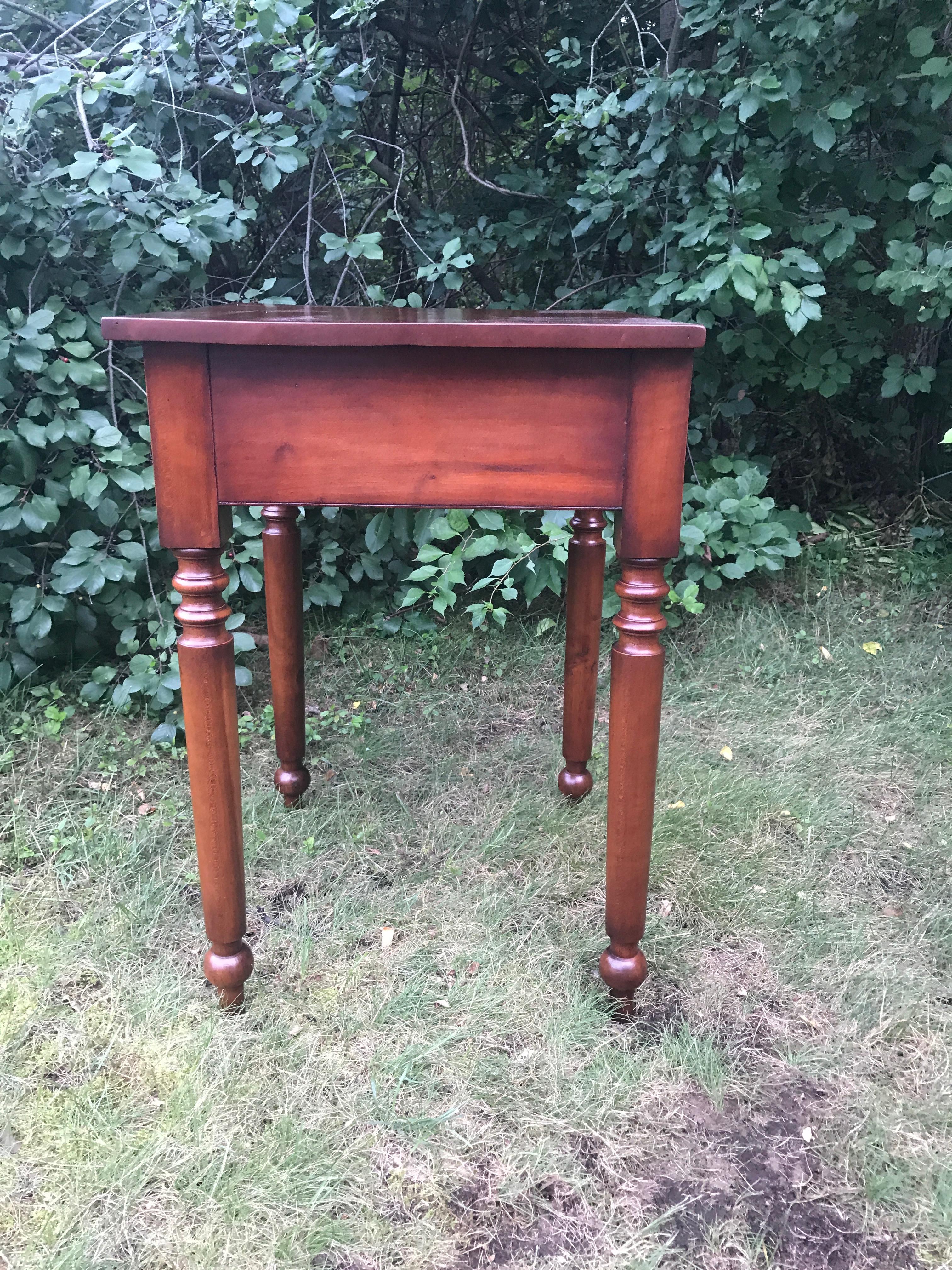 Sheraton Nightstand in Cherry with Tiger Maple Drawer, circa 1820 For Sale 4