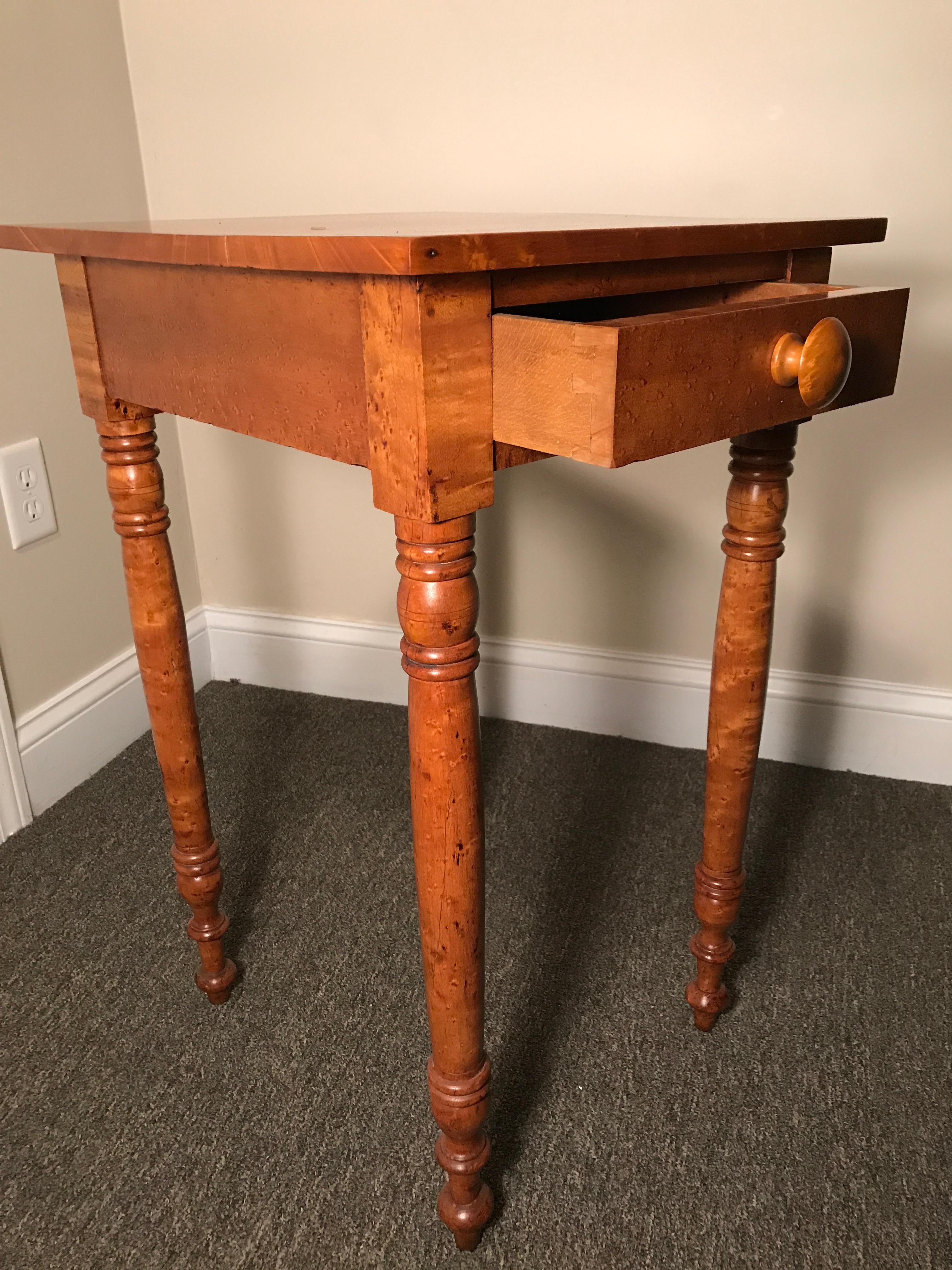 Sheraton One Drawer Stand in Highly Figured Birdseye Maple, Quincy, Ma In Good Condition For Sale In Billerica, MA