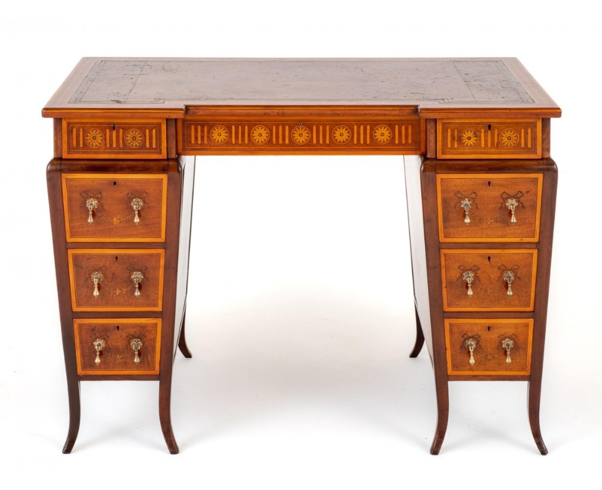 Pretty Mahogany Sheraton Revival Pedestal Desk.
This Desk Stands Upon Shaped Legs.
Circa 1880
Each Pedestal Featuring 3 Graduated mahogany Lined Drawers.
The Drawer Fronts Having Teardrop Brass Handles and Inlaid Bows and Swags.
The Frieze of the